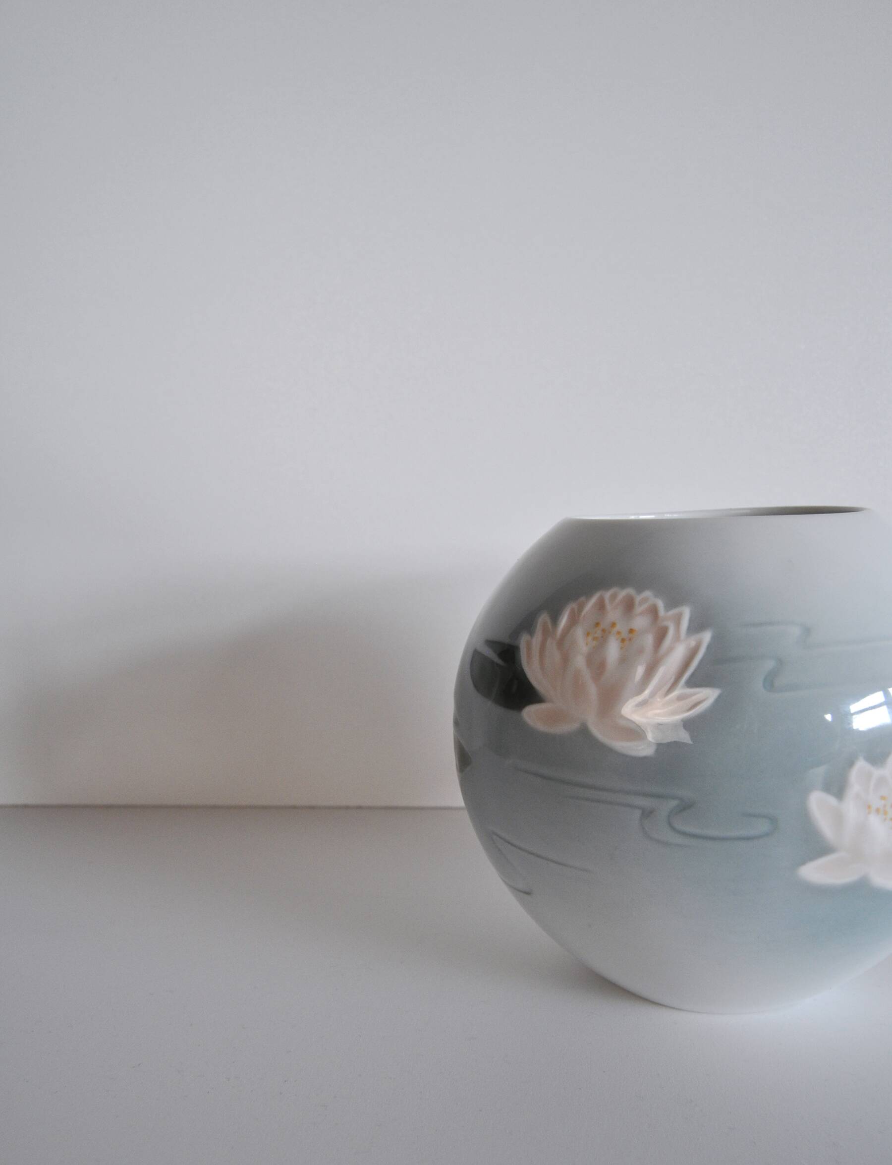 Vases de Bing & Grøndahl de la série Nénuphar, début du 20e siècle.