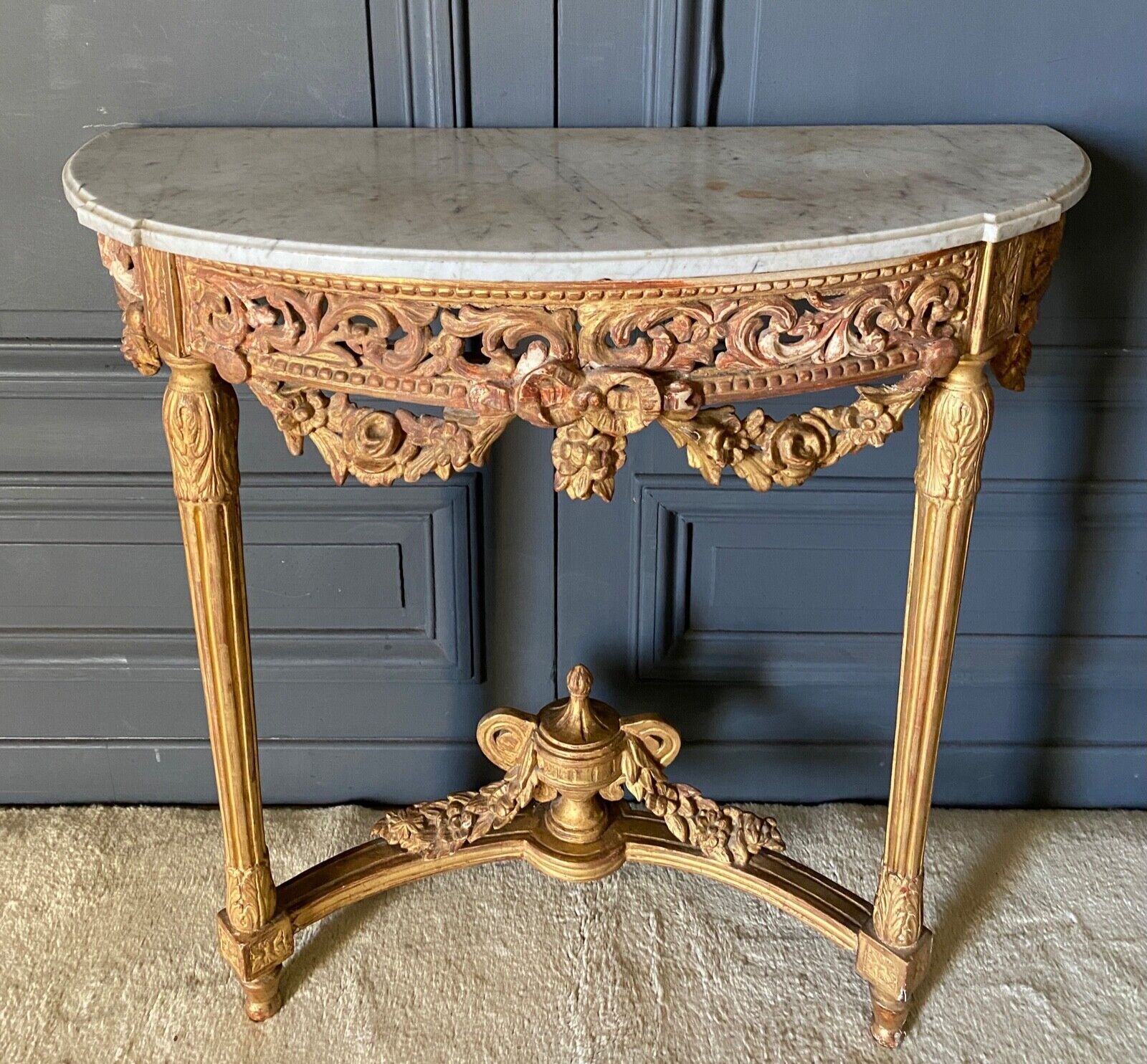 Console XVIII wooden gold louis xvi white marble flower falls