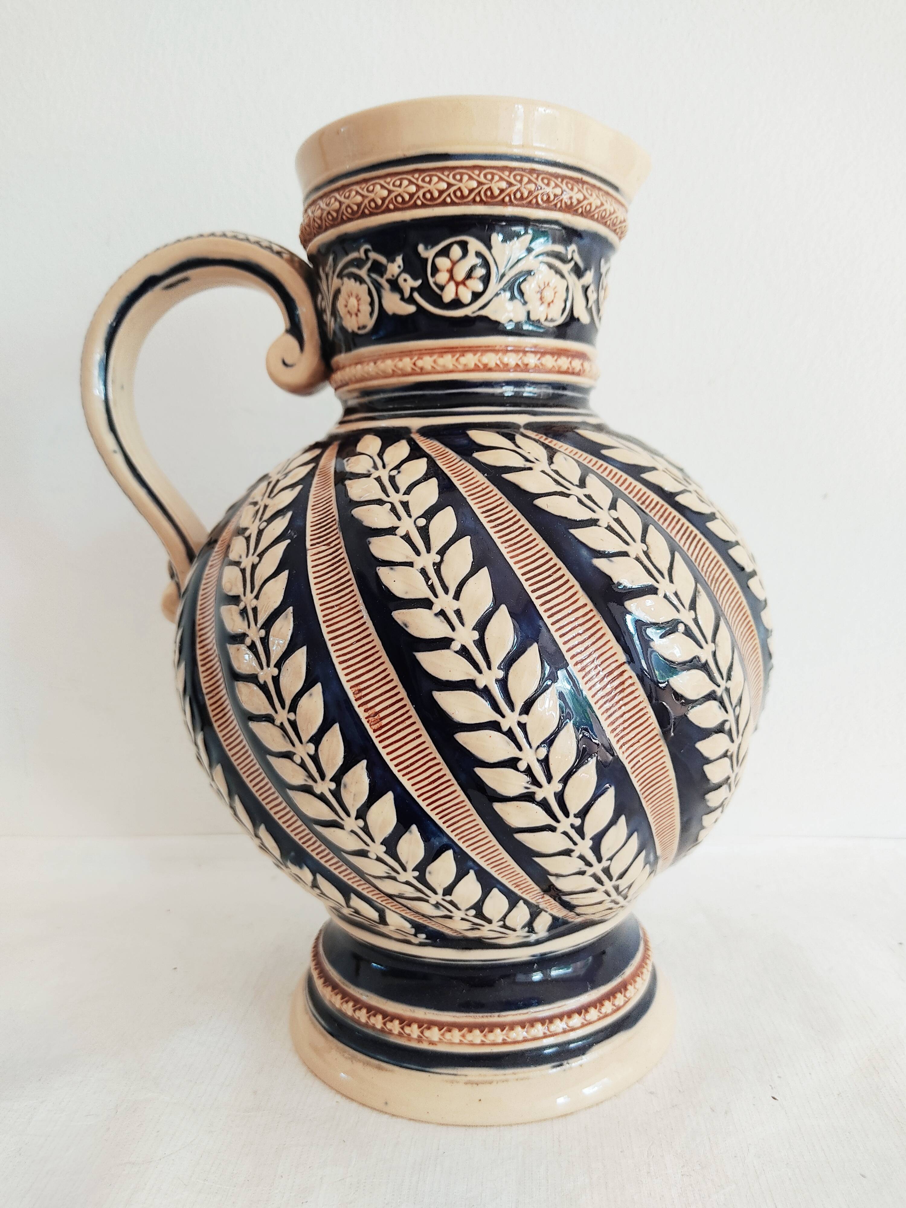 Pitcher 2L ceramic decoration in relief