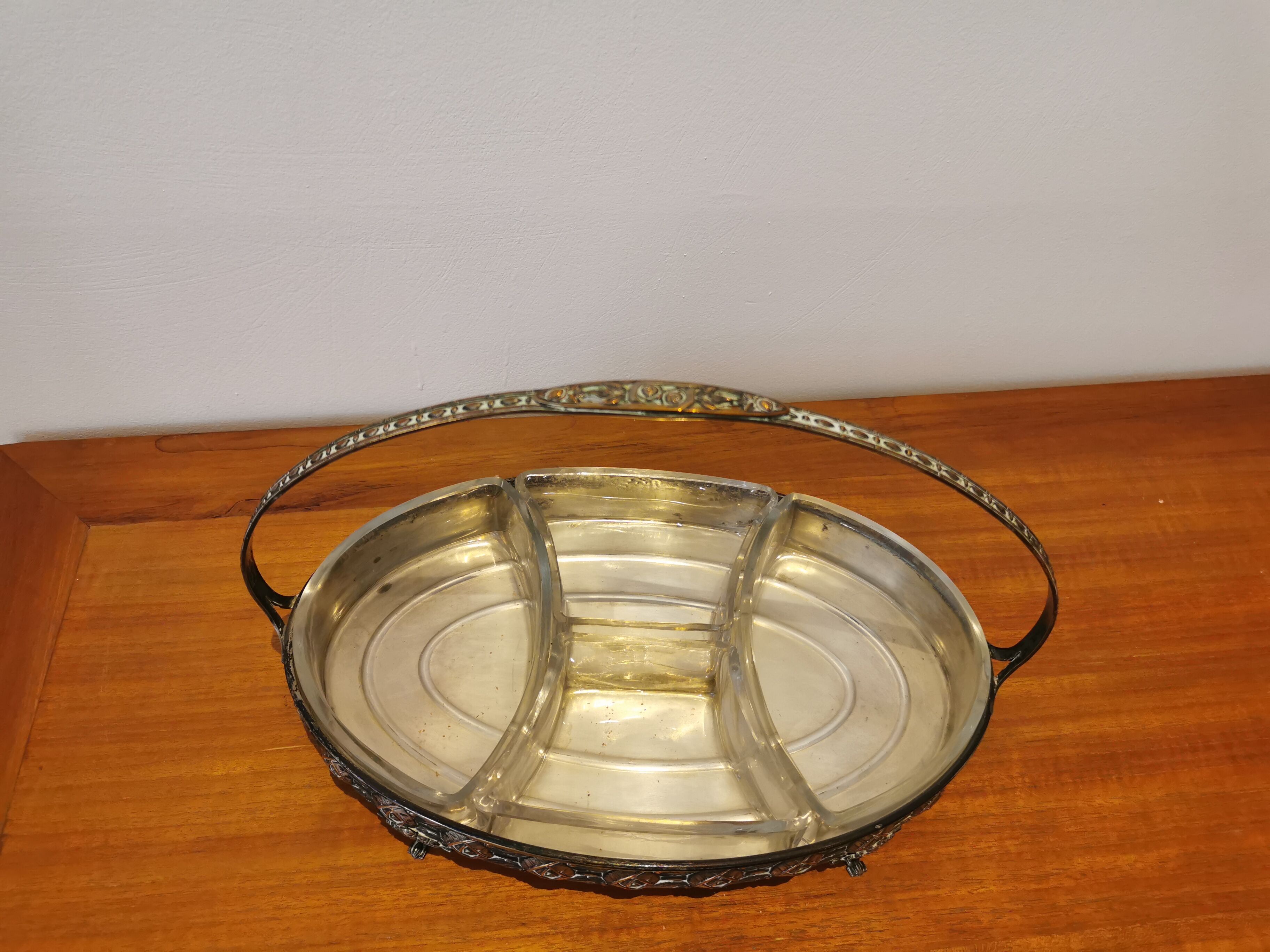 Compartmentalized silver metal top