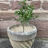 Reconstituted stone planter