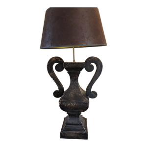 Lampe avec anse en métal façon