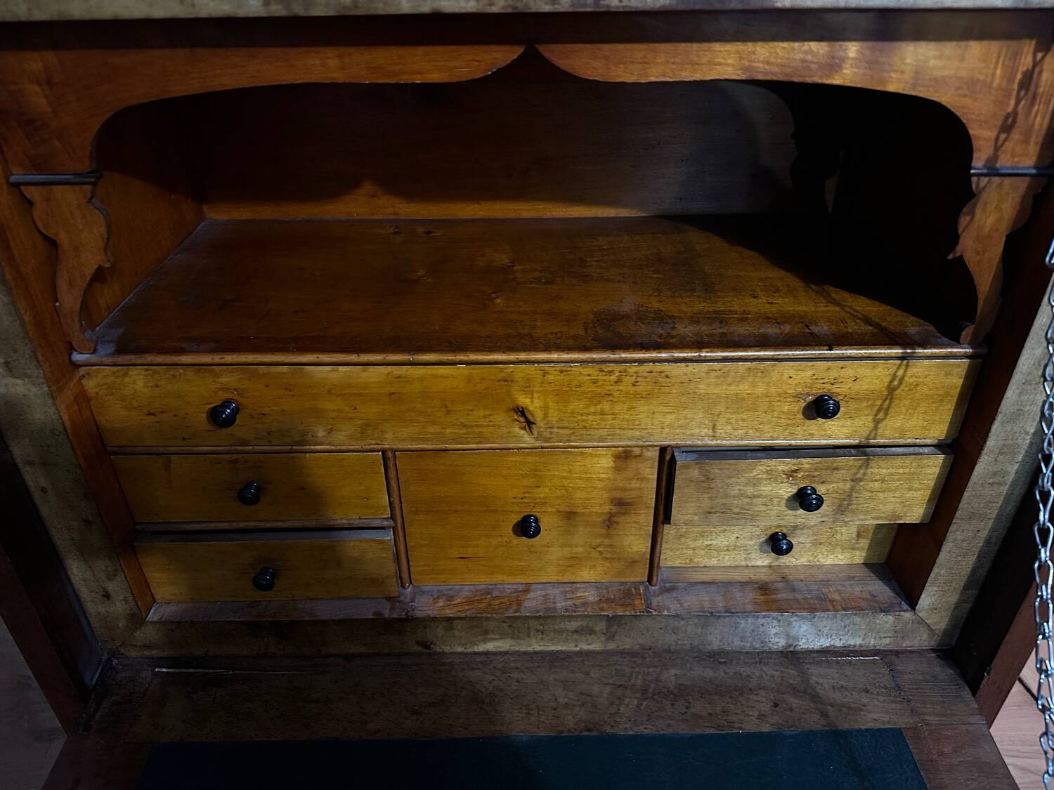 Secrétaire Louis-Philippe en noyer et ronce de noyer – marbre gris – X