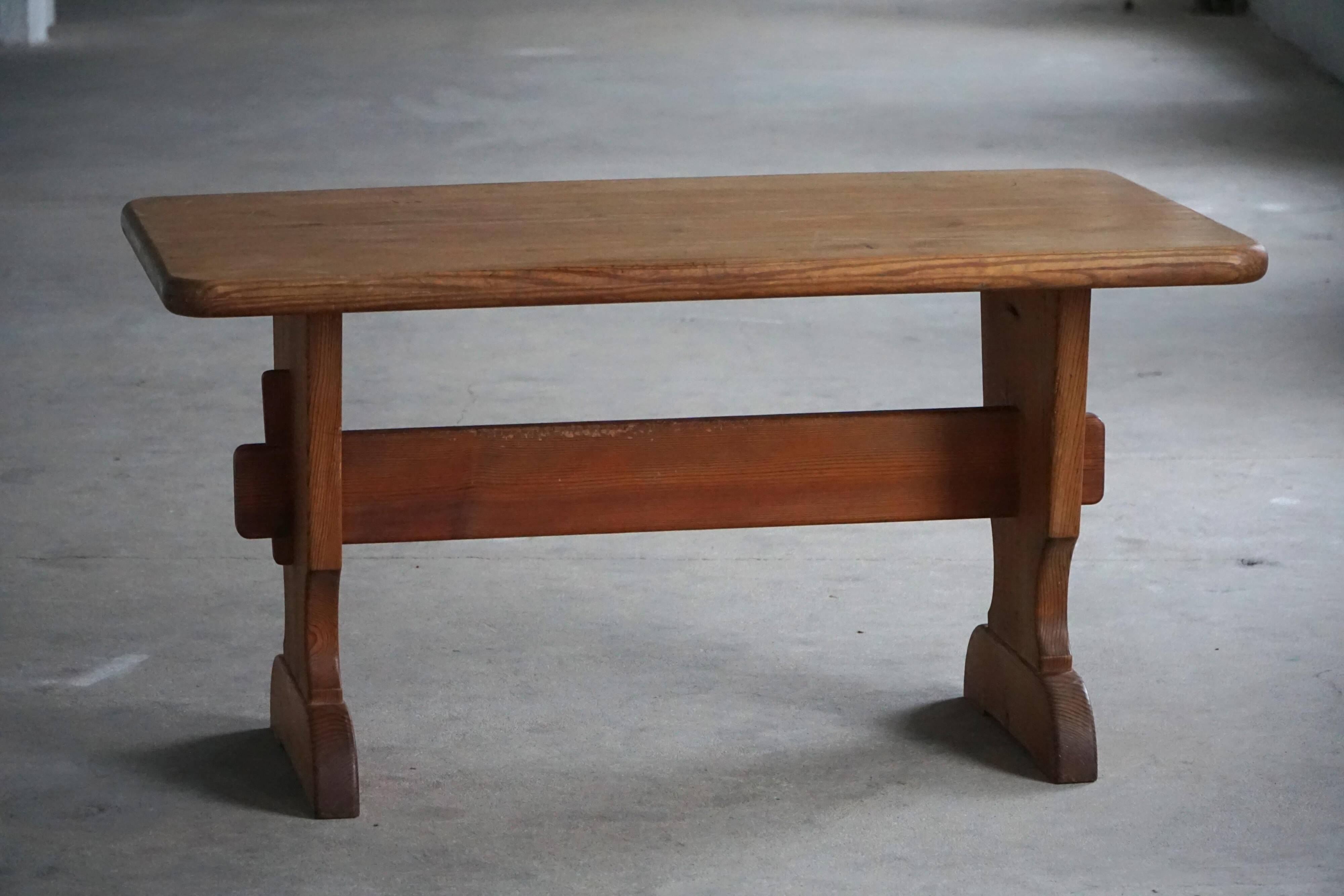 Swedish solid pine dining table from the mid-20th century, Åby Möbelfabrik, 1940s.