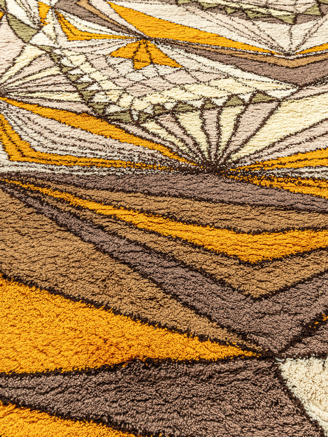 1970s carpet  340x252cm