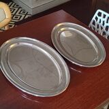 Set of two silver dishes