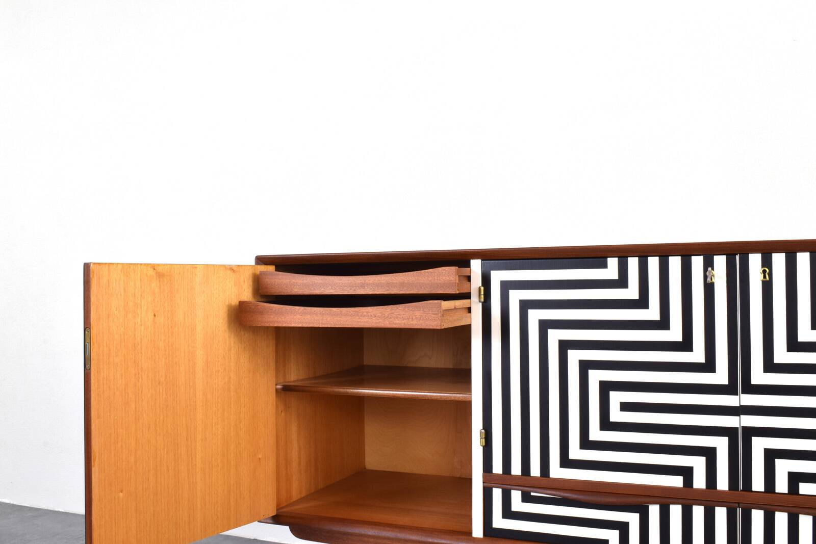 Buffet peint à la main Op-Art du milieu du siècle de Sven Andersen Møbelfabrikk,