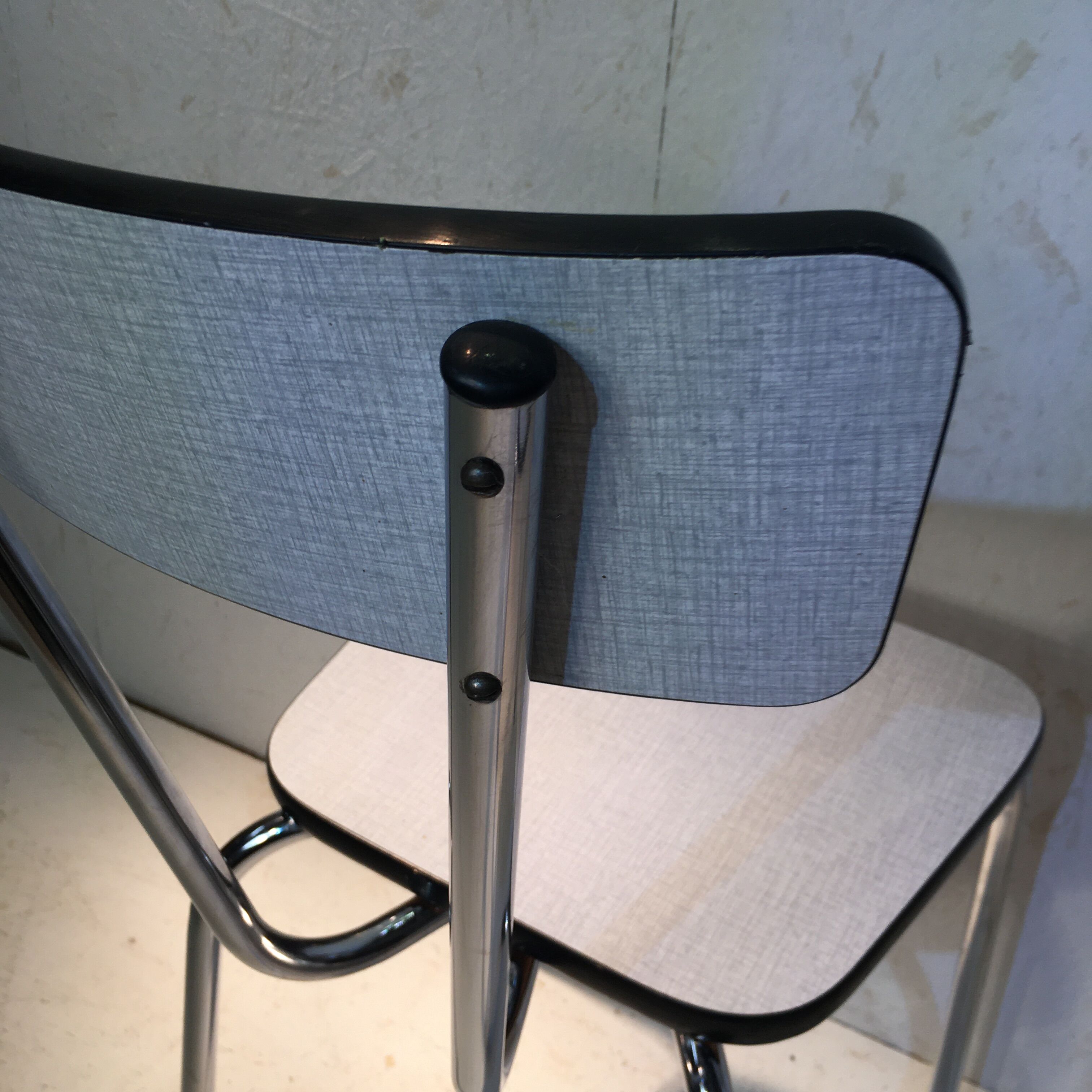 Duo de chaises en formica