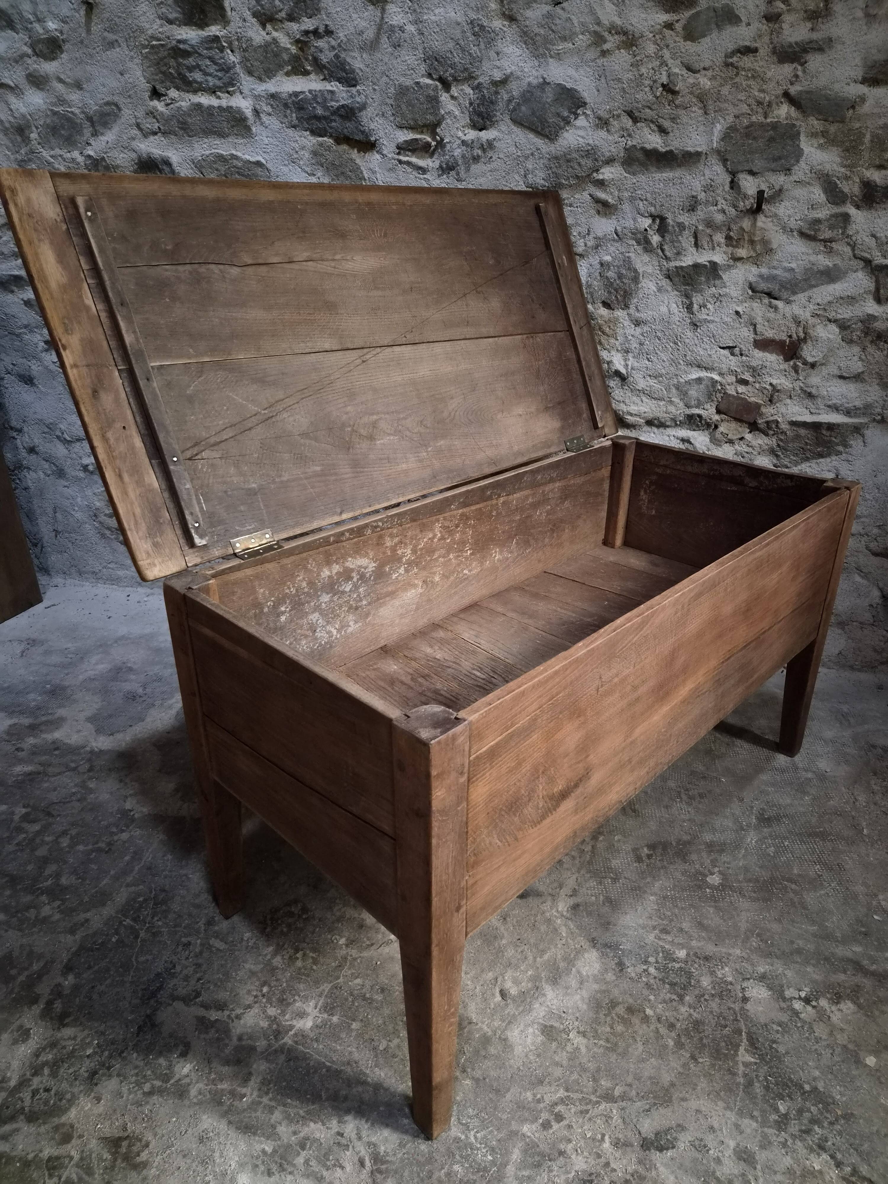Antique French flour chest in oak – 19th-century farmhouse side table