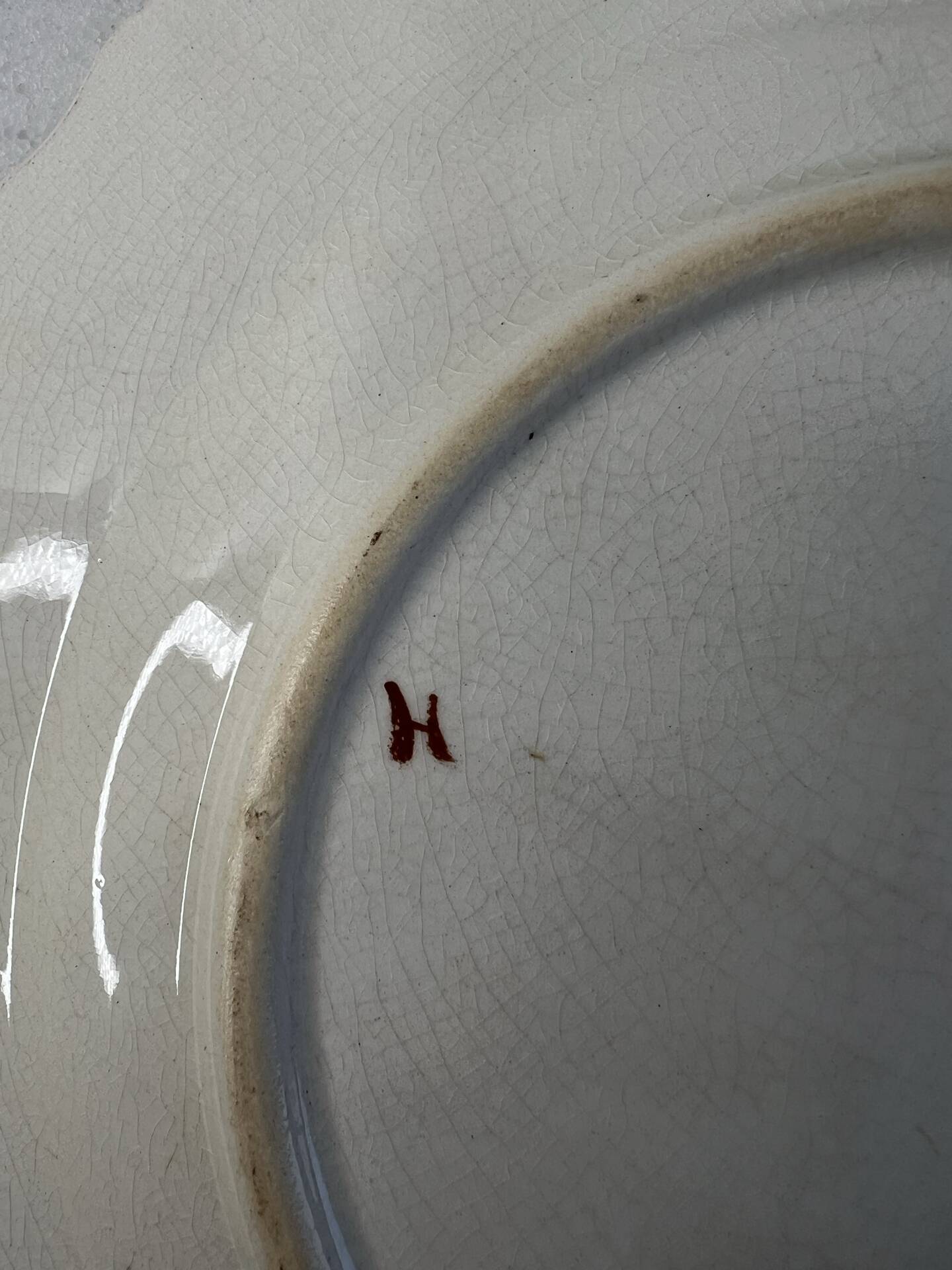 Hand-painted earthenware plate 26cm