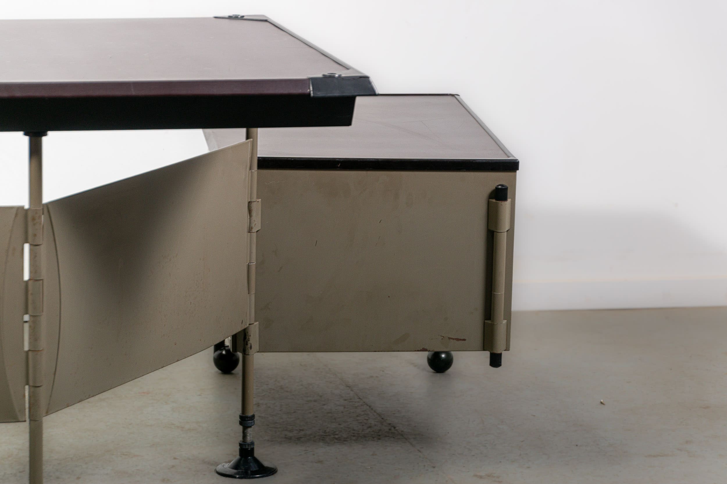 Spazio series director's desk with lamp by Studio BBPR for Olivetti, circa 1960