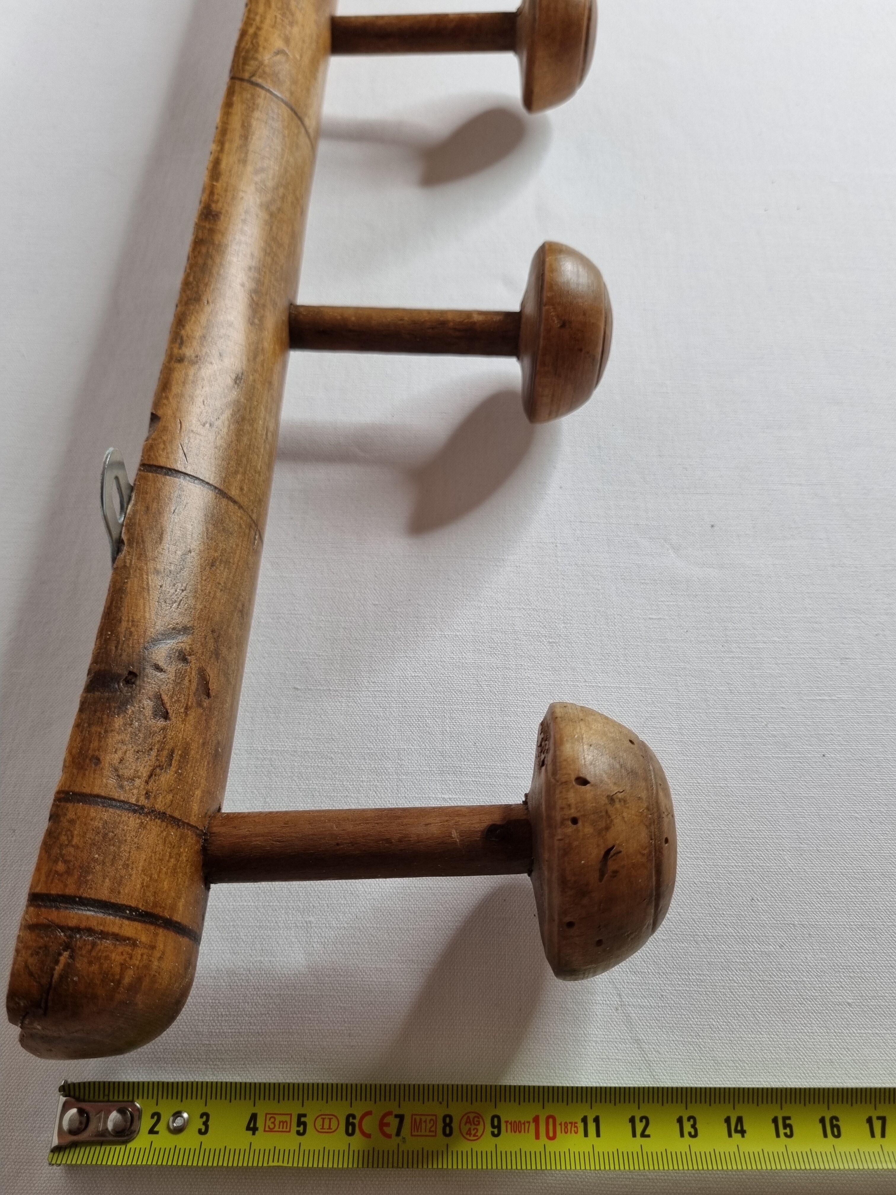 Portemanteau mural 1900 en bois tourné à l'imitation du bambou, 6 patères, 86 cm