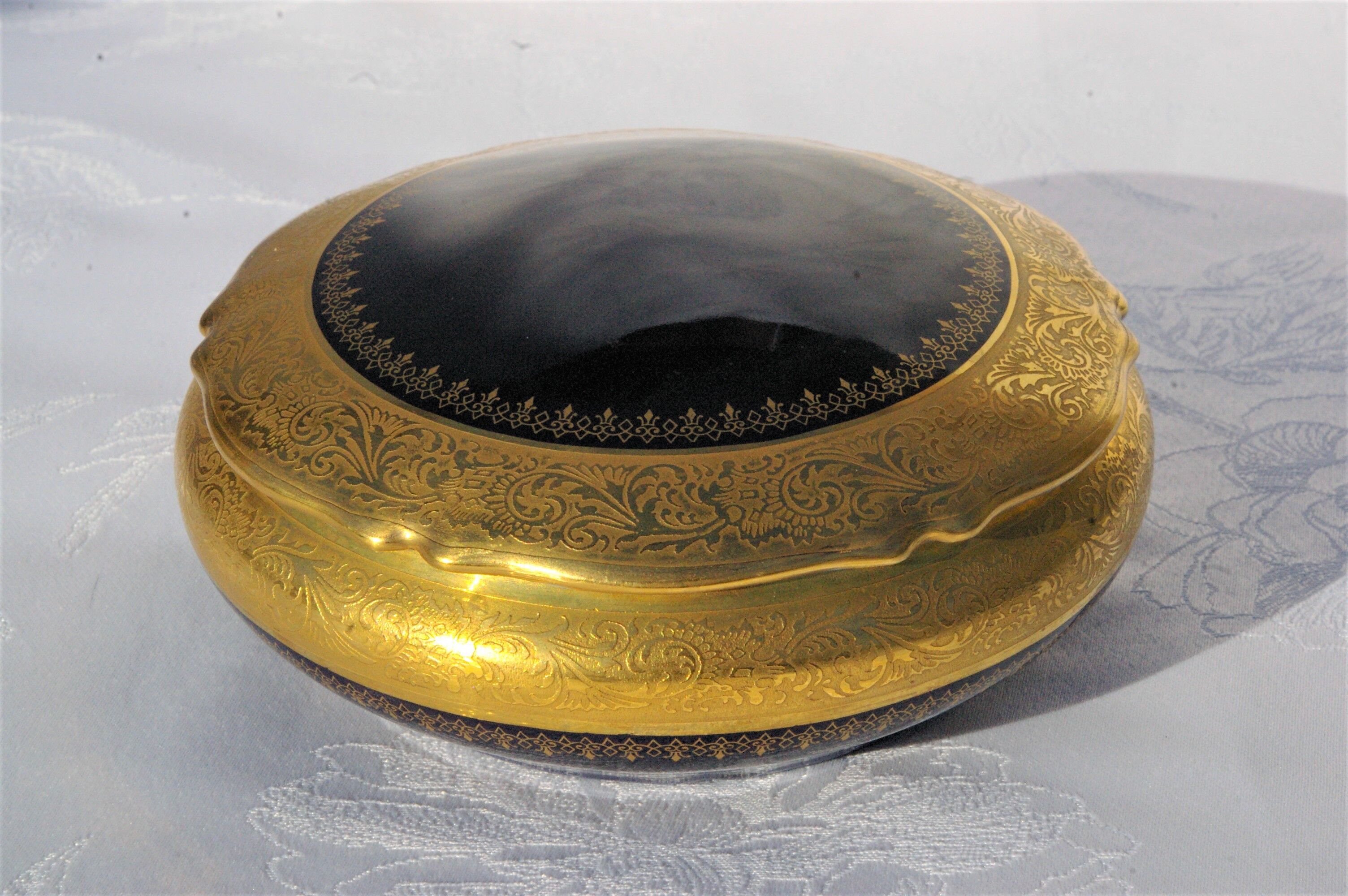 Limoges Porcelain Candy Oven Blue and Inlaid Gold - Diam 14cm