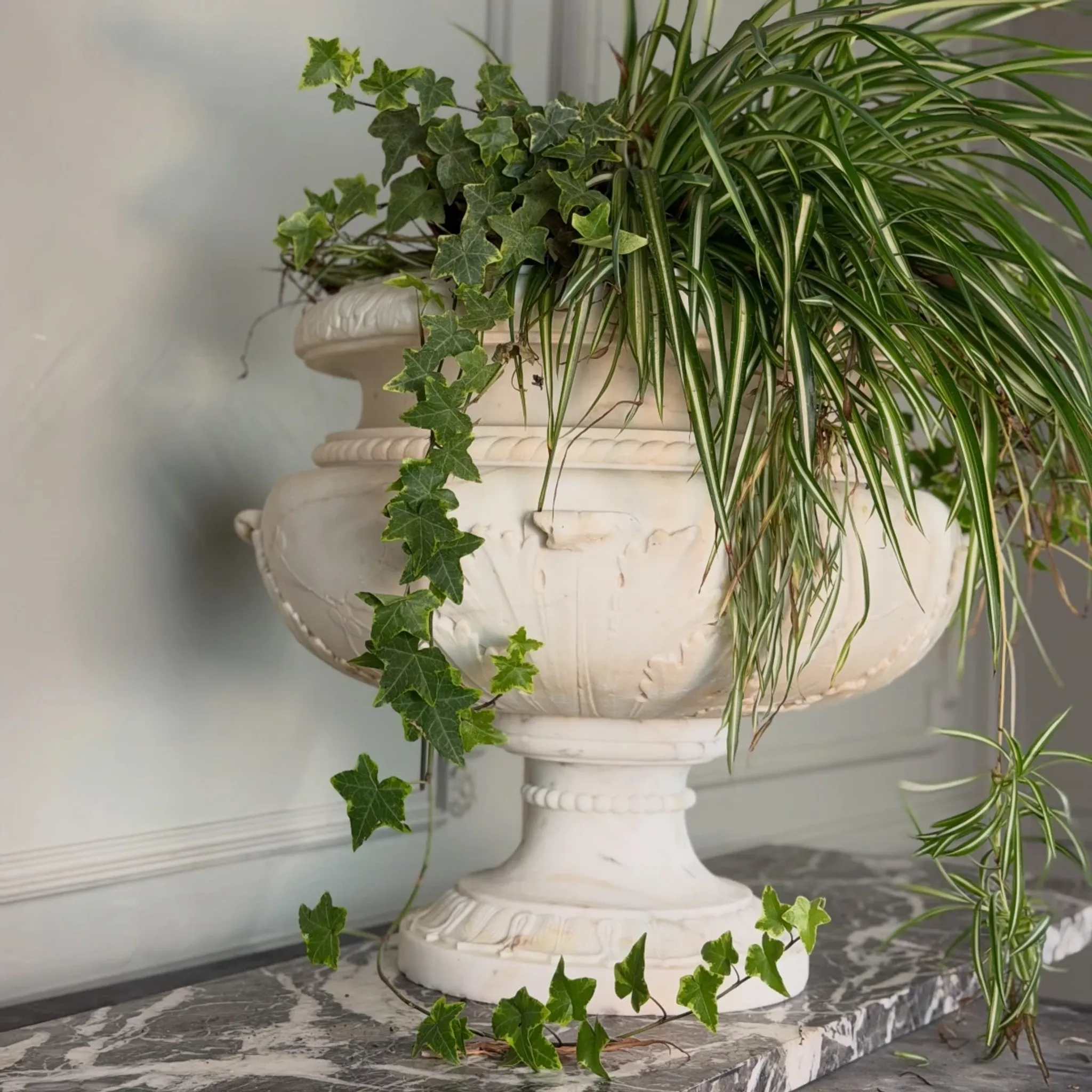 Neoclassical basin in white Carrara marble, Italy, late 18th to early 19th century.