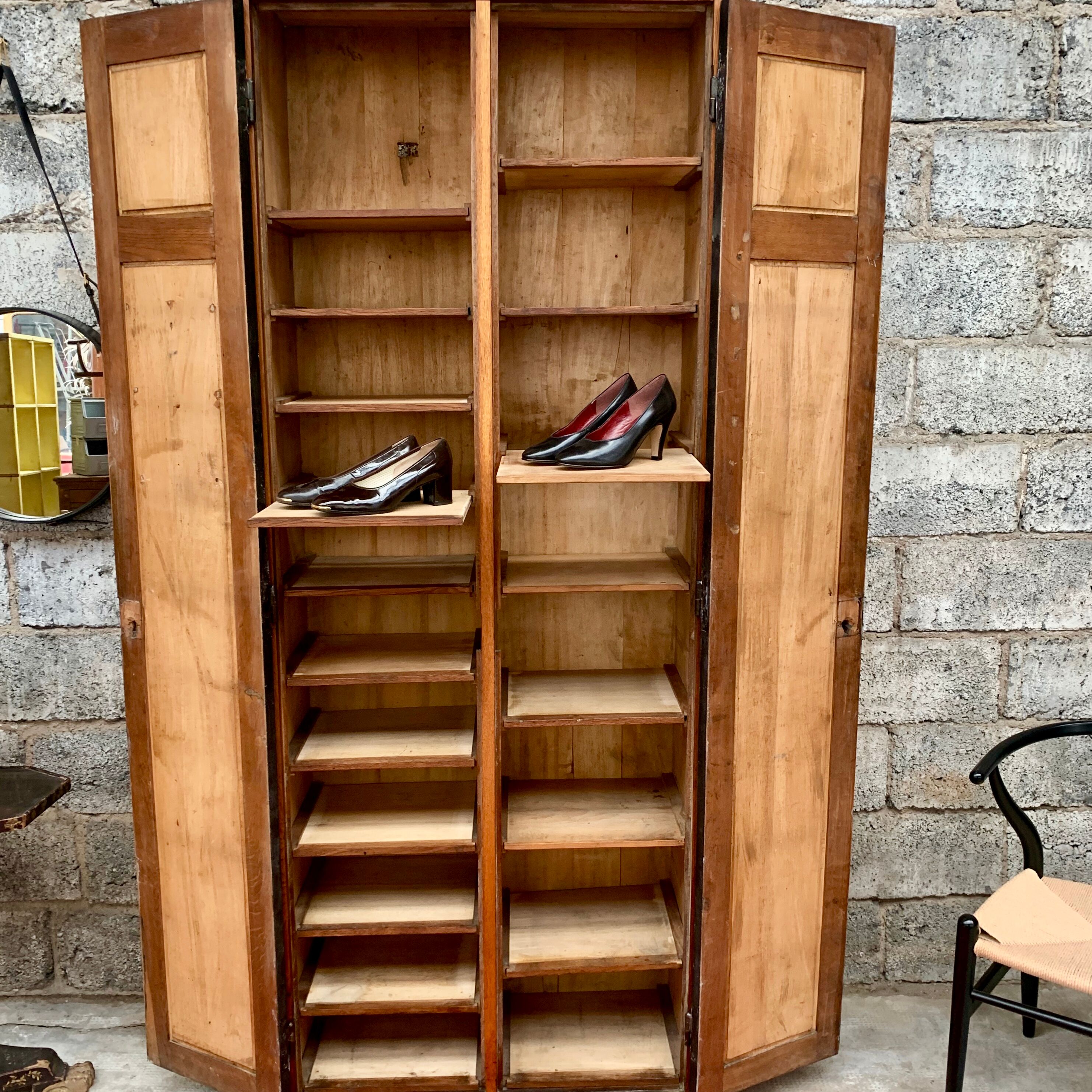 Armoire parisienne vintage à 2 portes meuble à chaussures