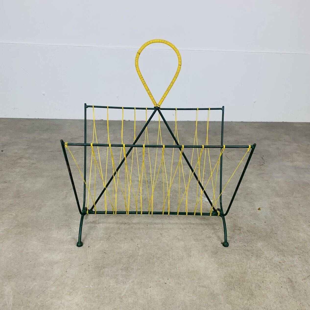 50s metal magazine rack with scoubidou