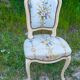 Paire de chaises cabriolet de style Louis XV patinées – tissu fleuri a