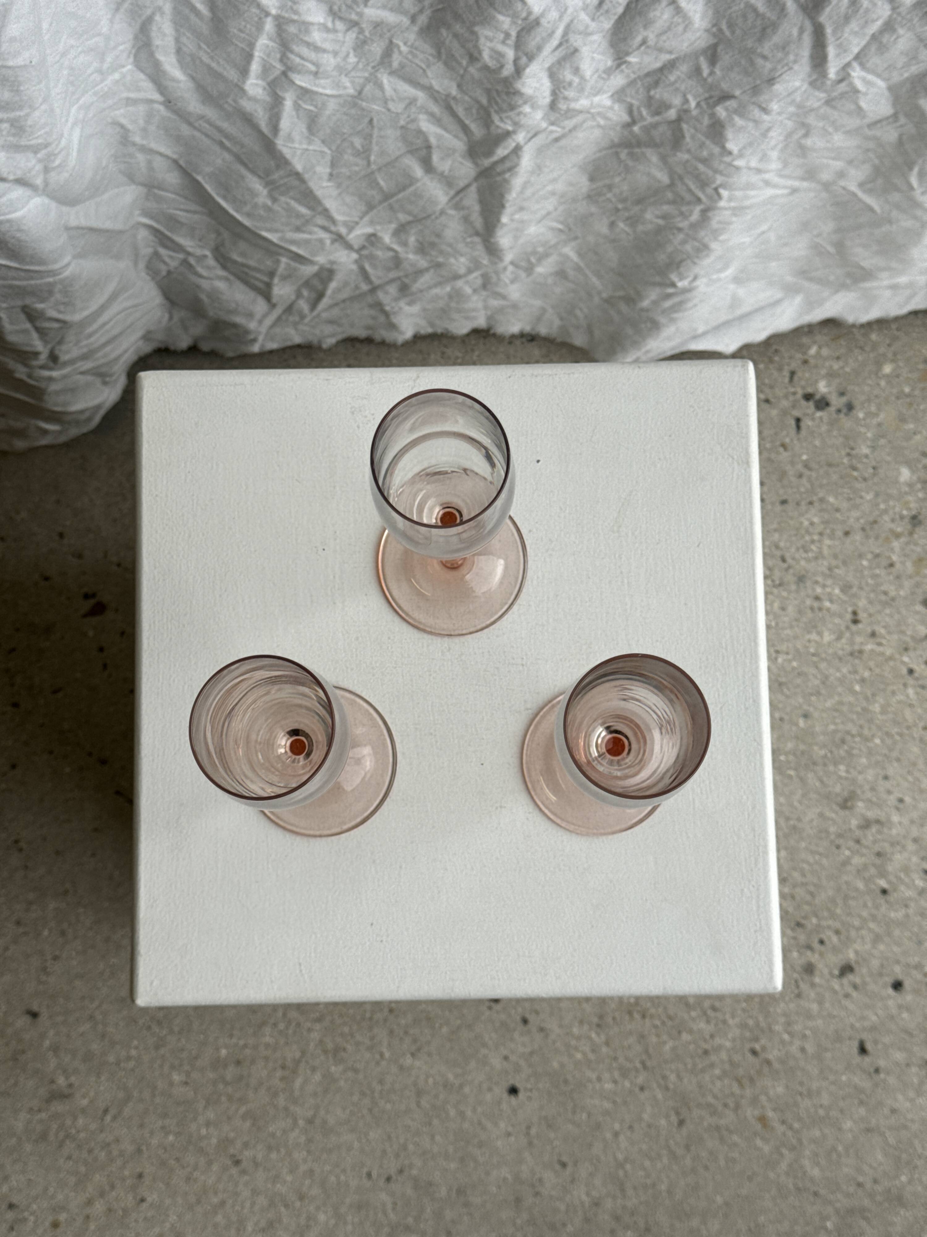 Set of 3 vintage pink champagne flutes H22