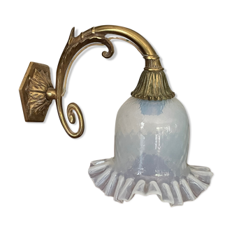 Wall lamp in bronze and opalescent opaline circa 1900