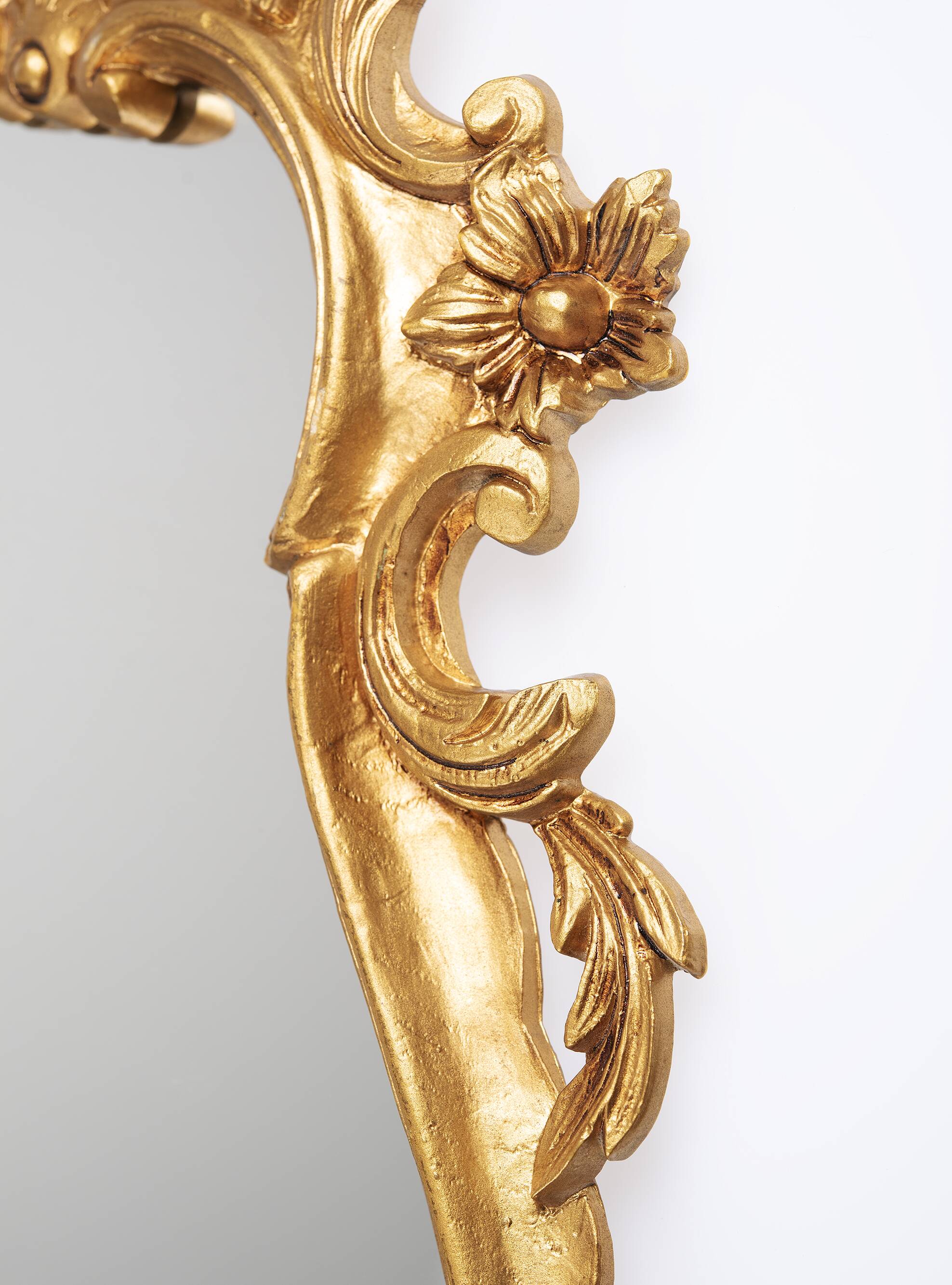 Baroque mirror in golden resin