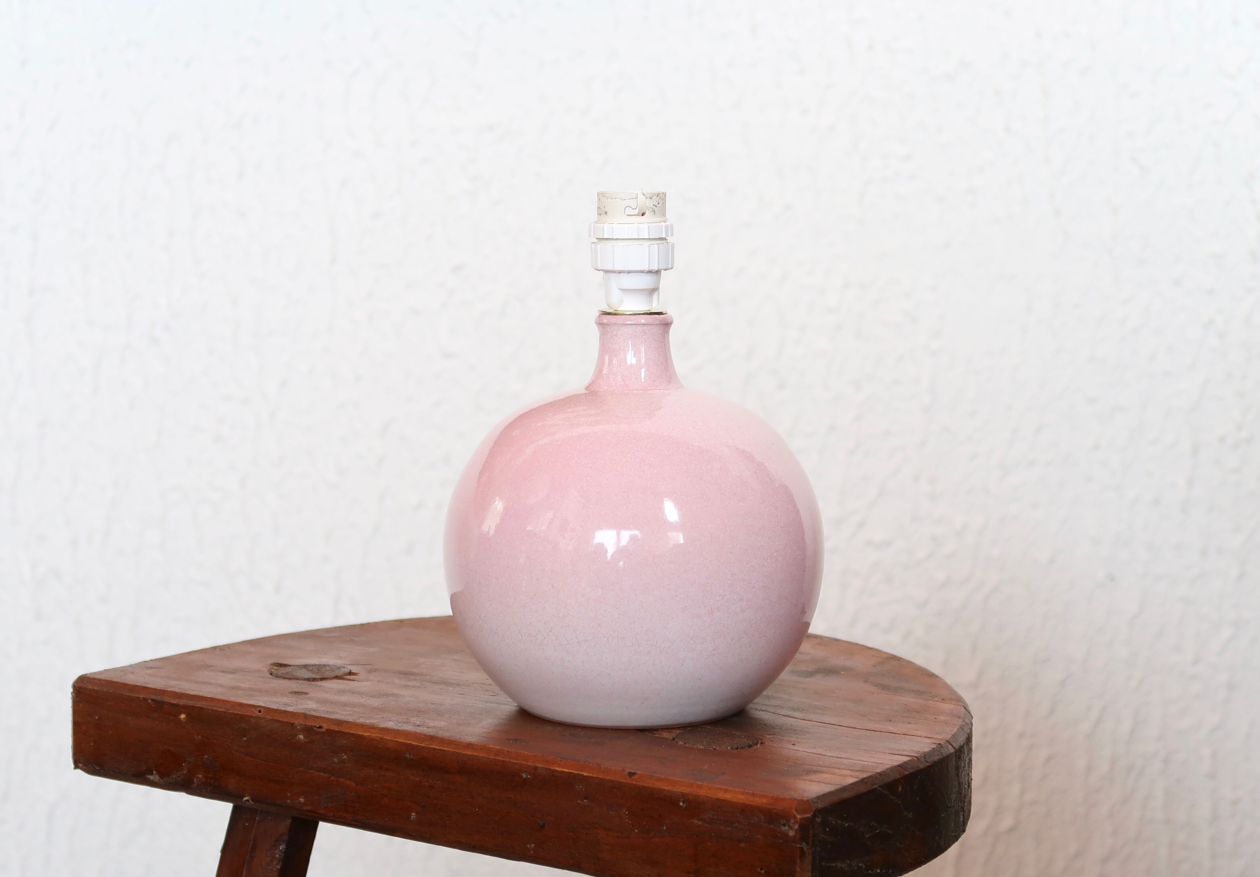 Pink ceramic lamp signed Duriez, raffia lampshade, 80s