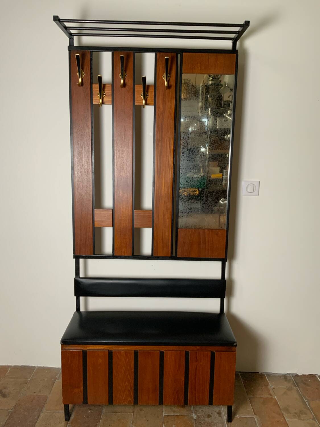 Wall-mounted coat rack
