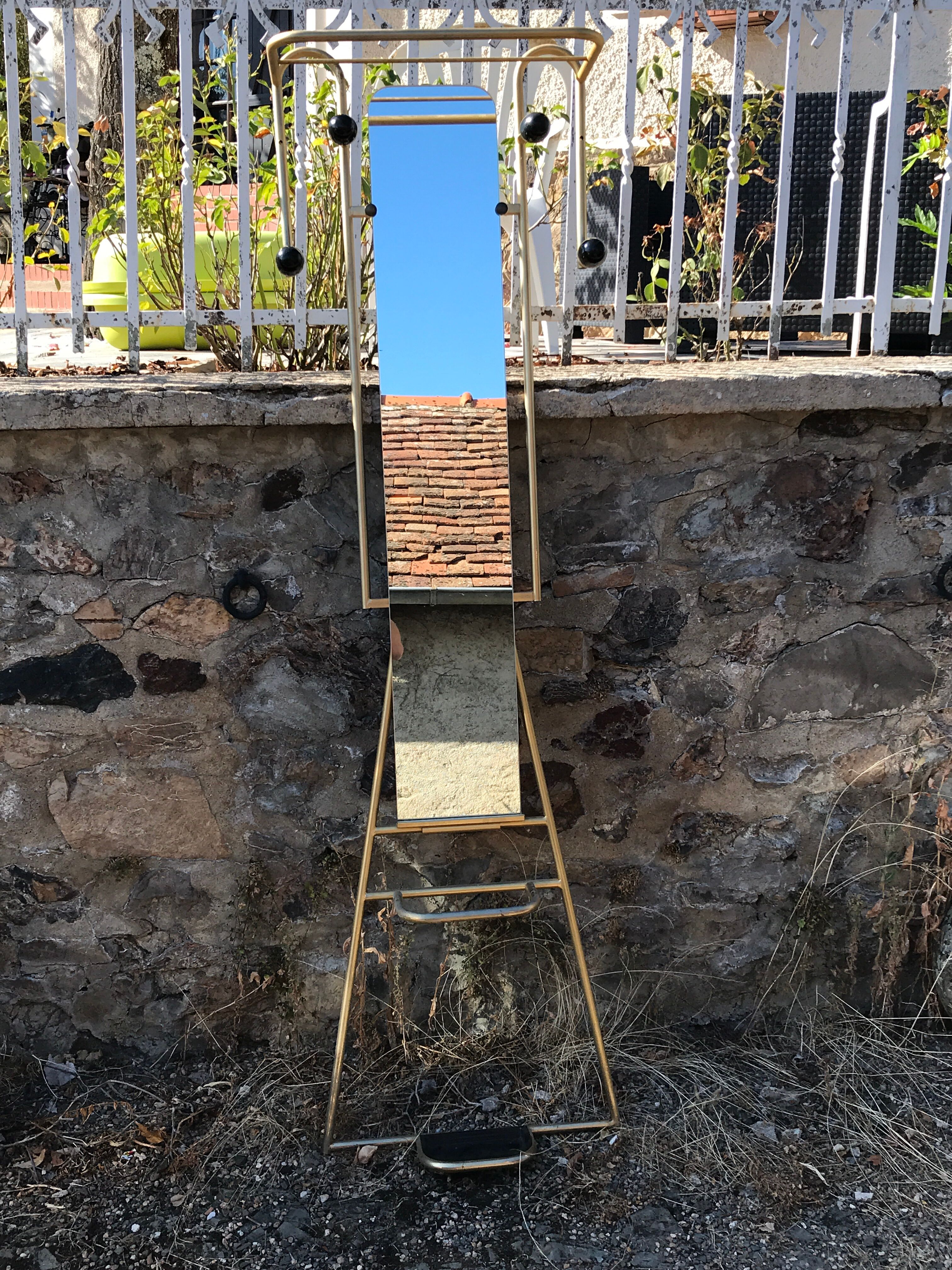 Wall coatrack with mirror