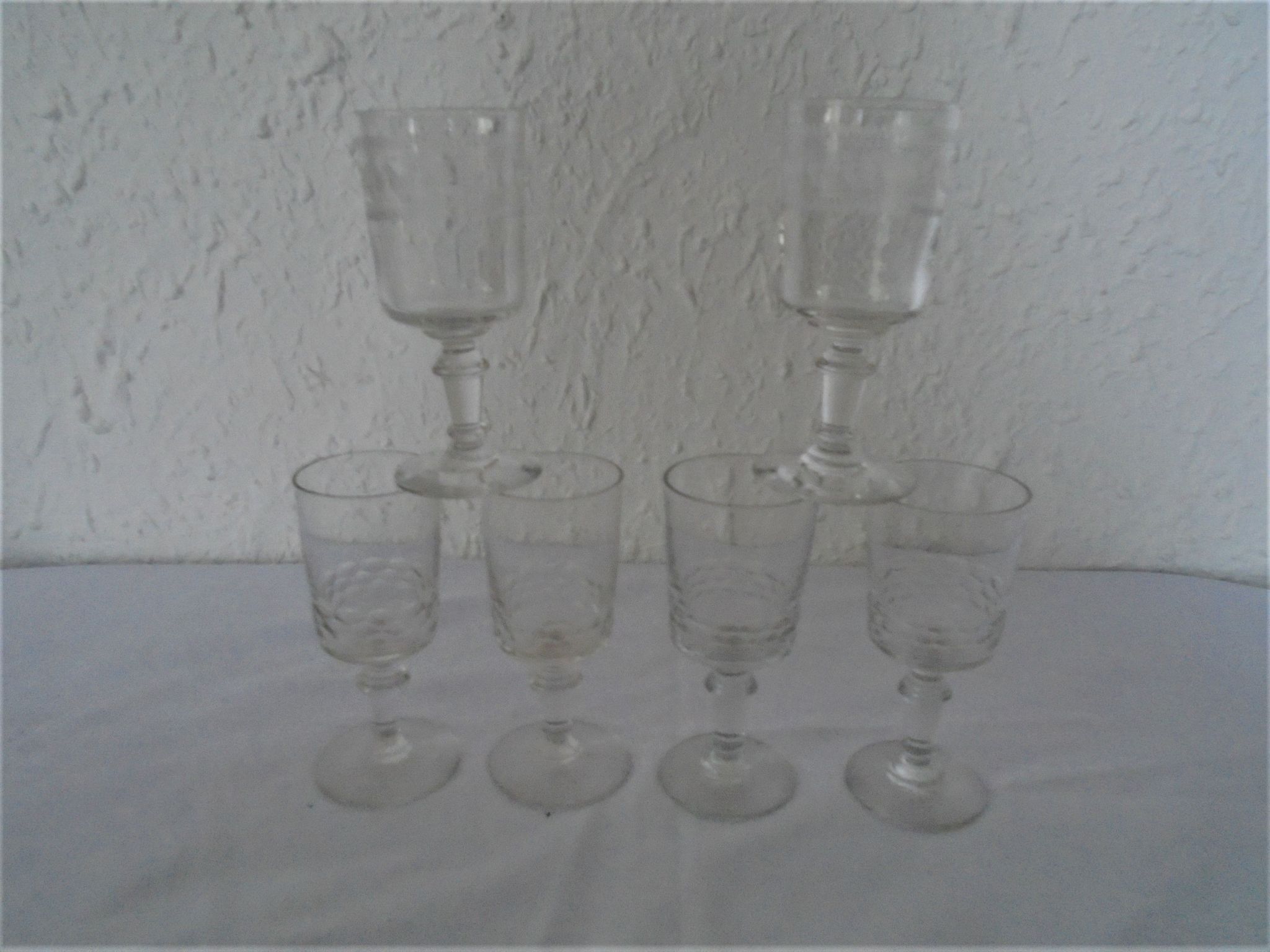 Set de 6 verres à pied anciens 2 gravés et 4 taillés porto vin