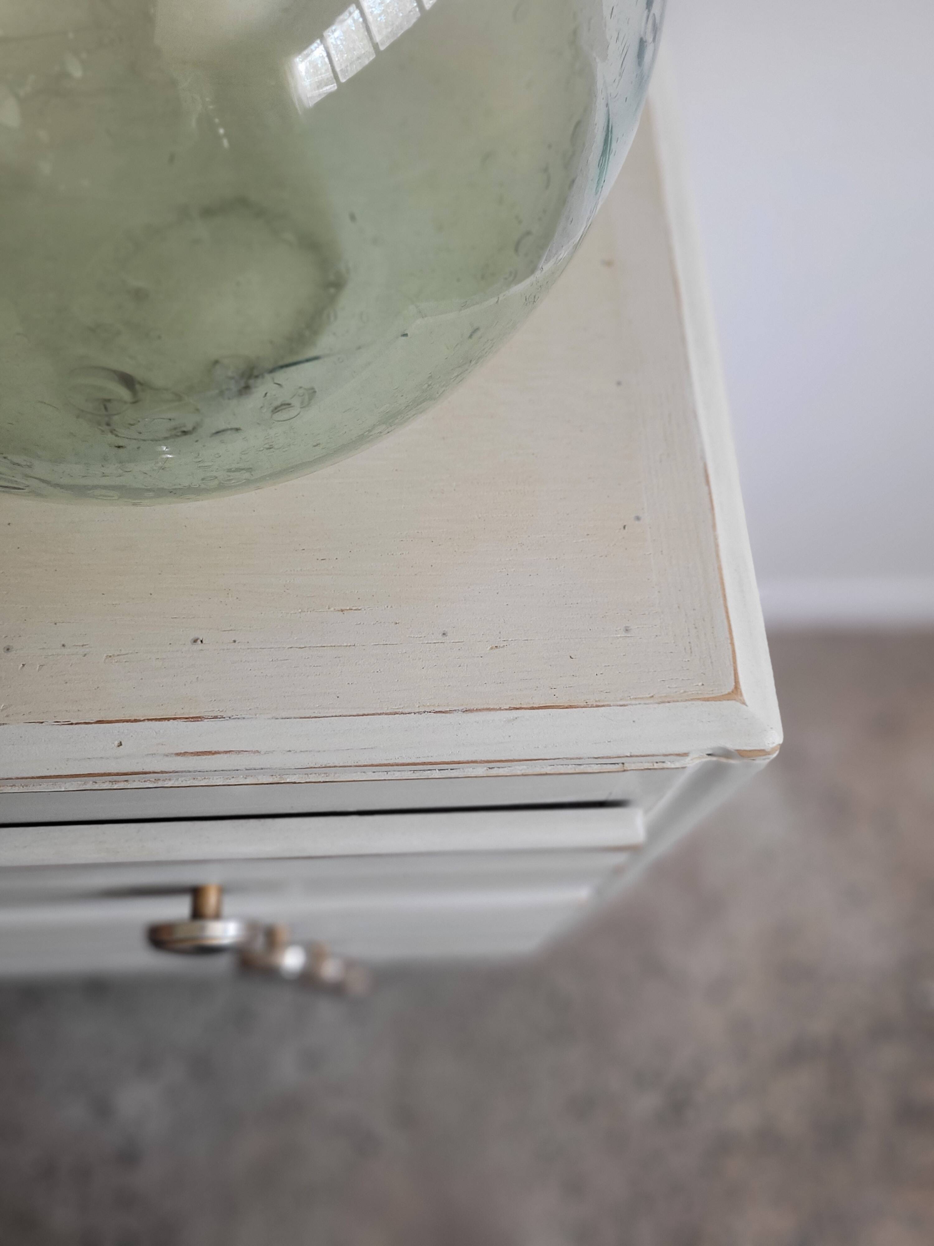 Commode Art Déco blanche patinée