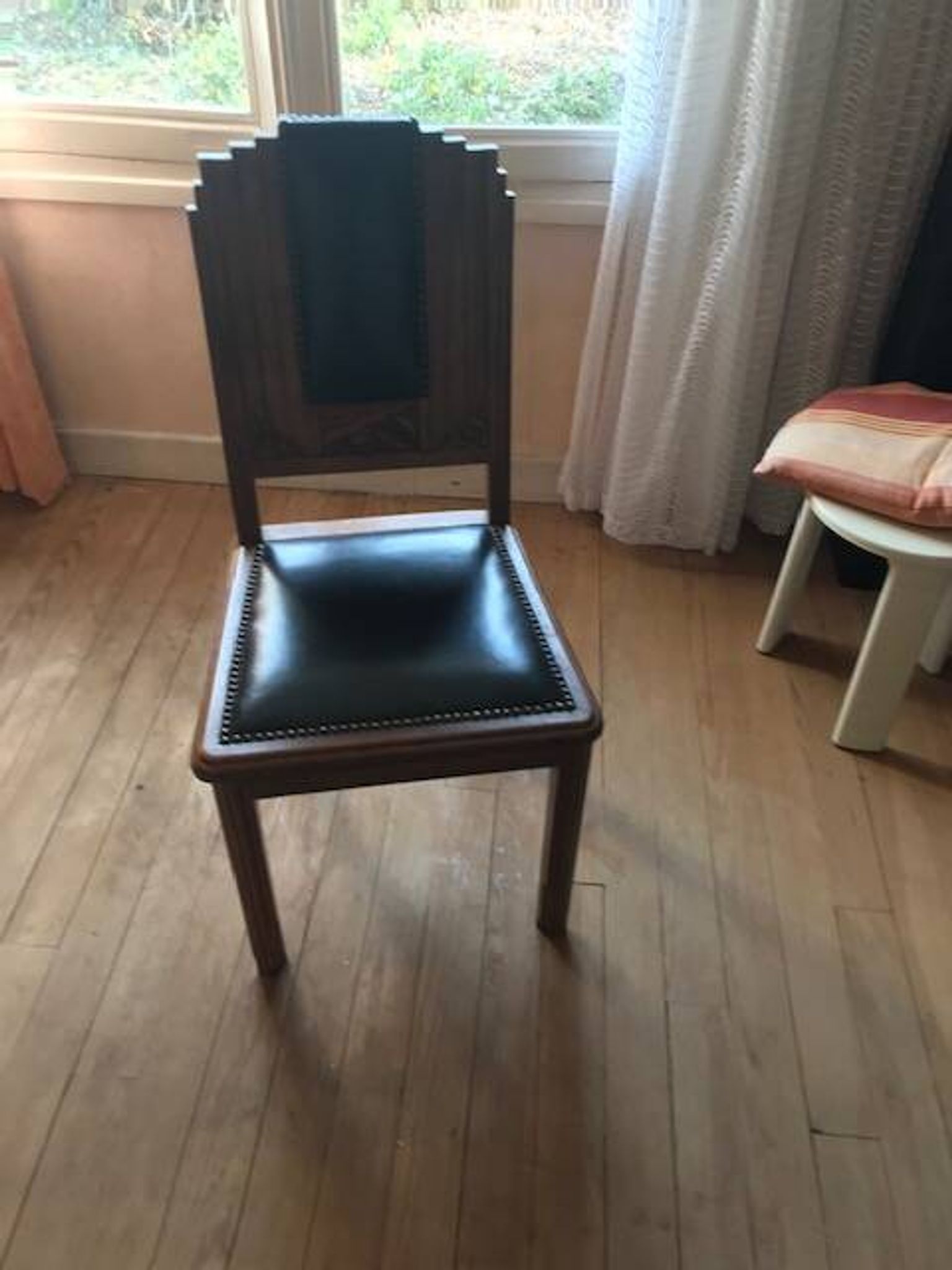 Lot de 5 chaises Art deco + une avec pied cassé