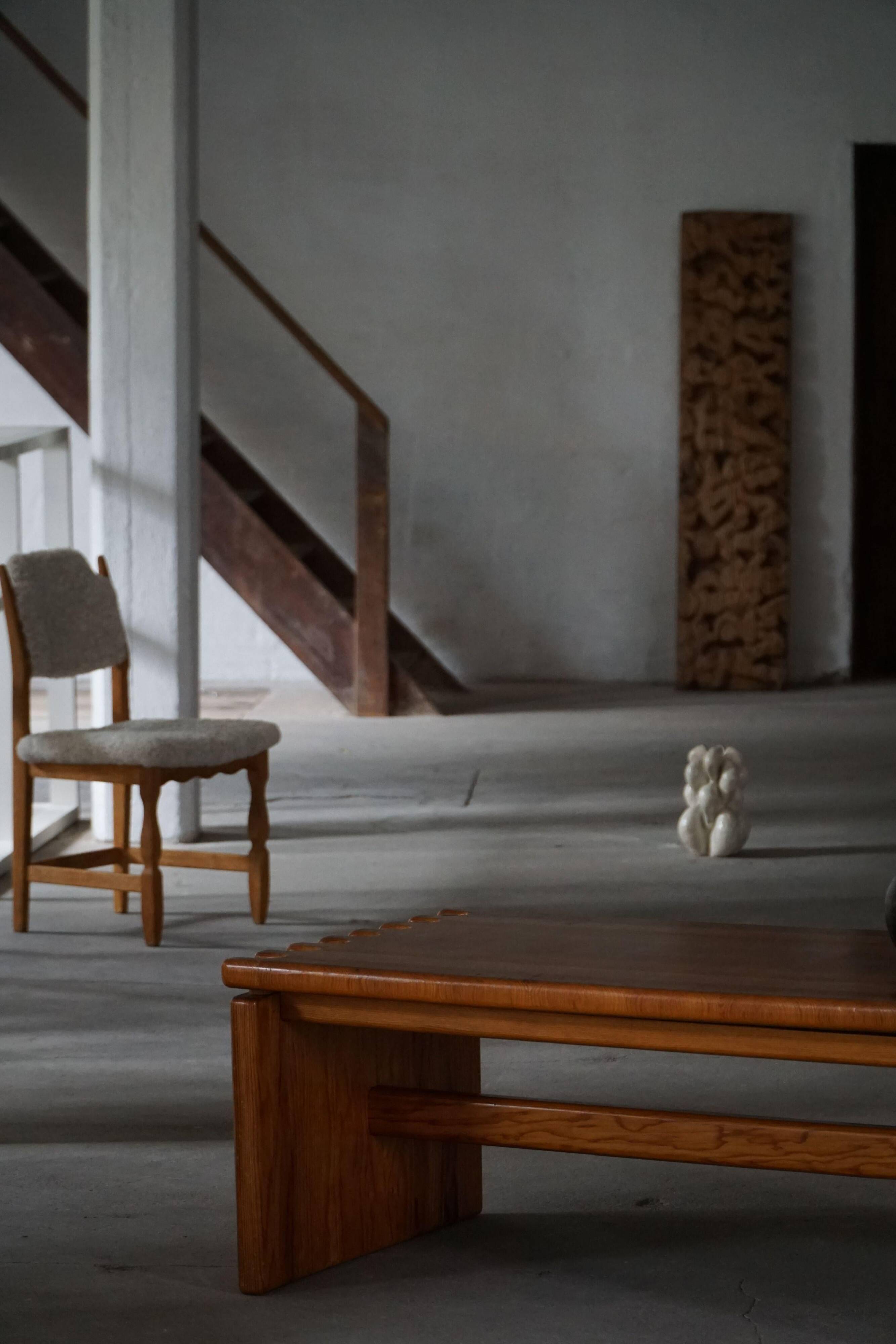 Large rectangular coffee table in solid pine from the mid-century, Danish modern, 1960s.
