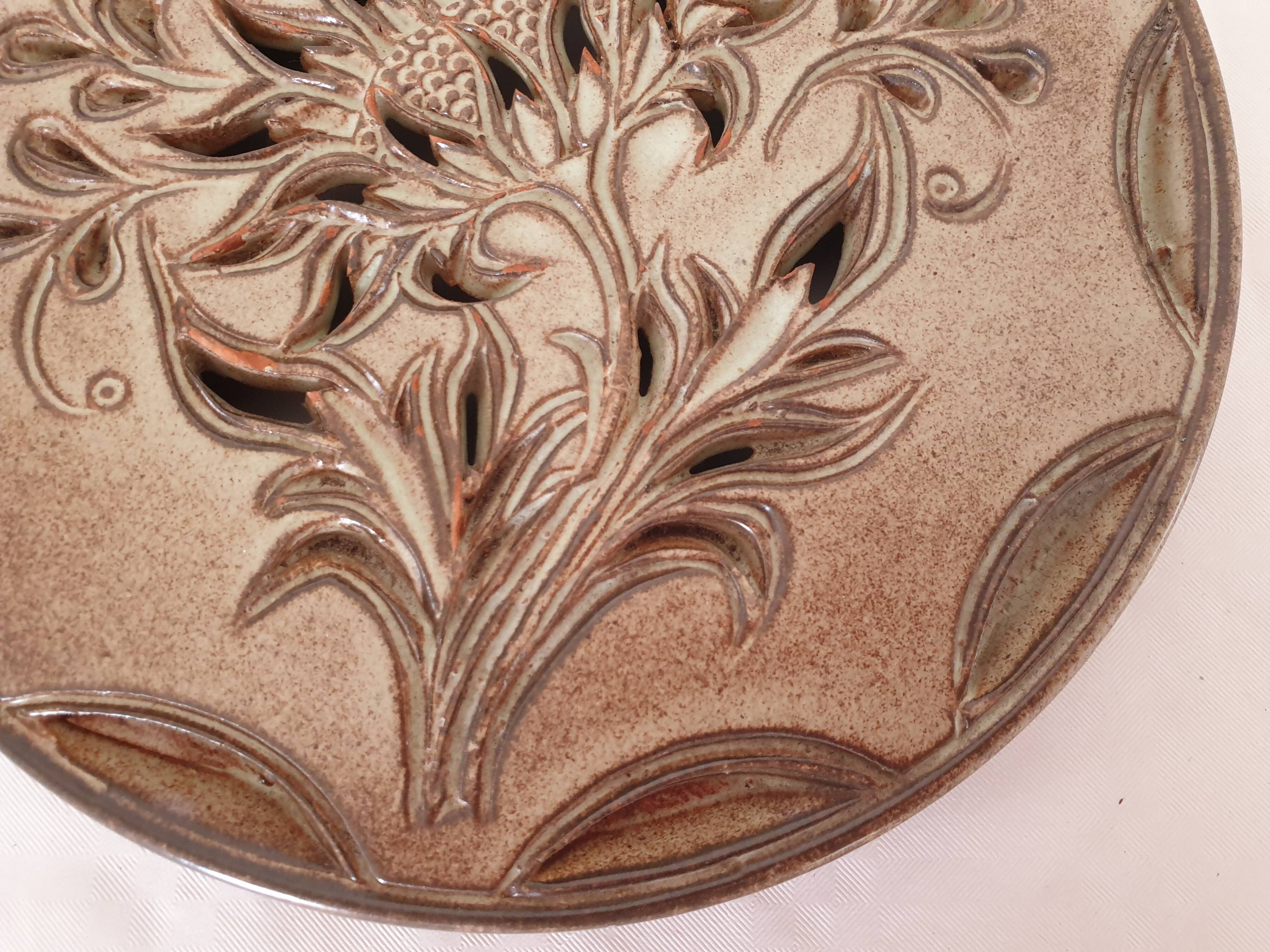 Ceramic trivet with floral motif by Fonck et Matéo (Vallauris)
