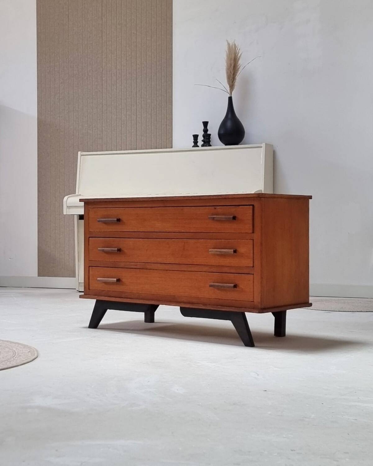 Mid-century drawer cabinet