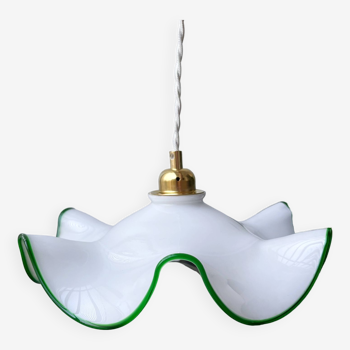 Suspension opaline vintage blanche avec bordure verte