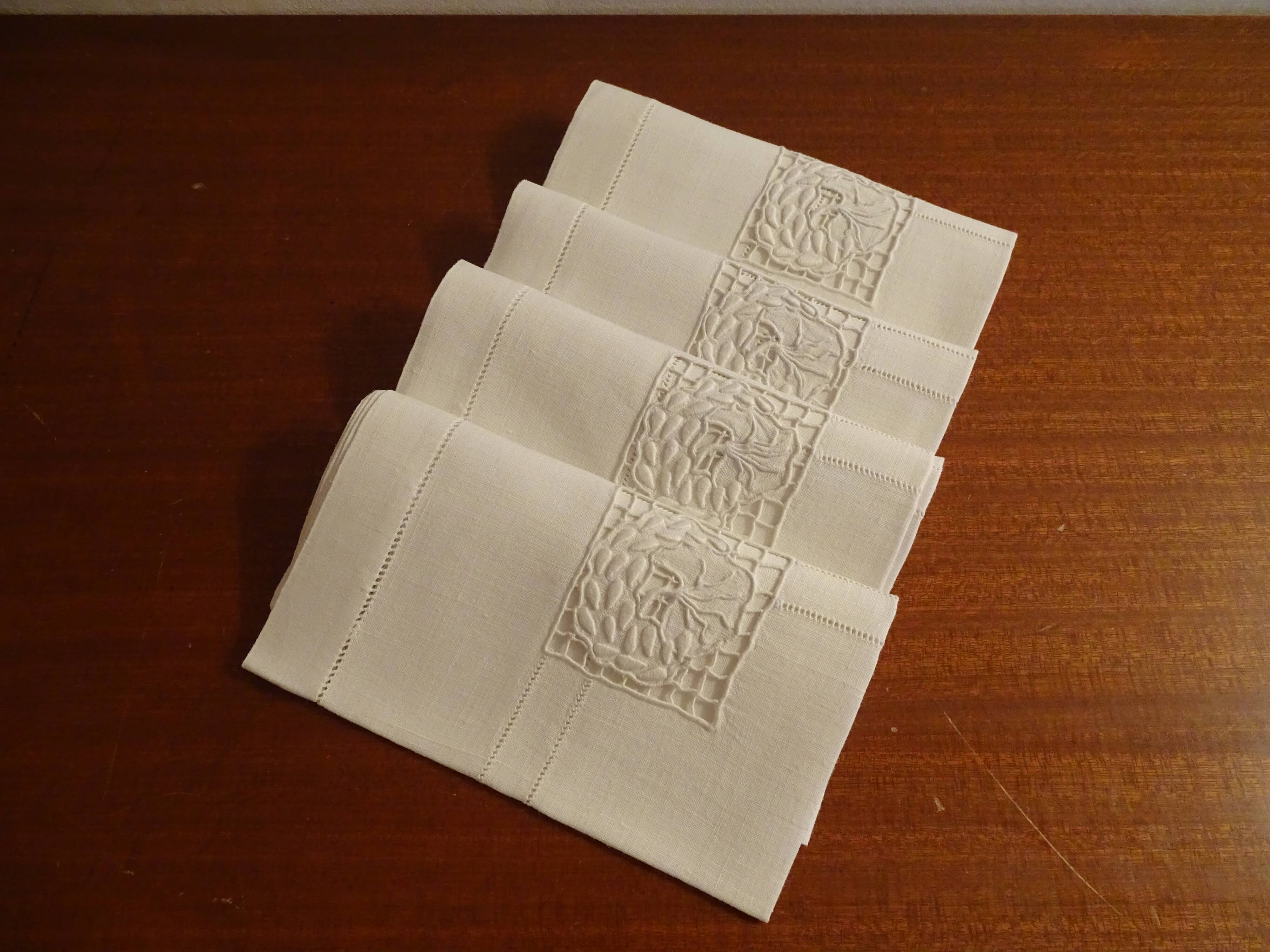 4 serviettes de tables brodées anciennes en coton 33x33