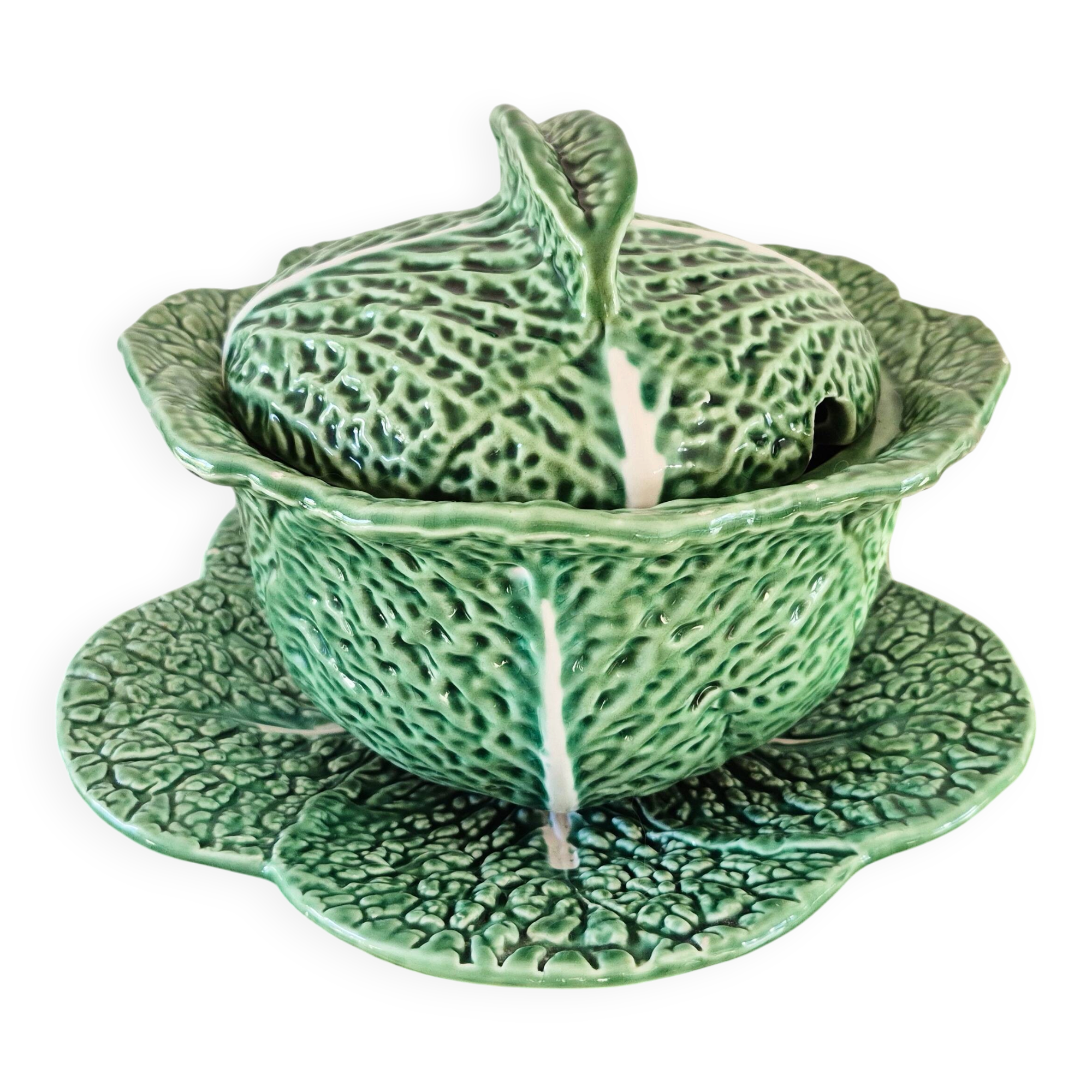 Plat et soupière  en barbotine, forme choux vert