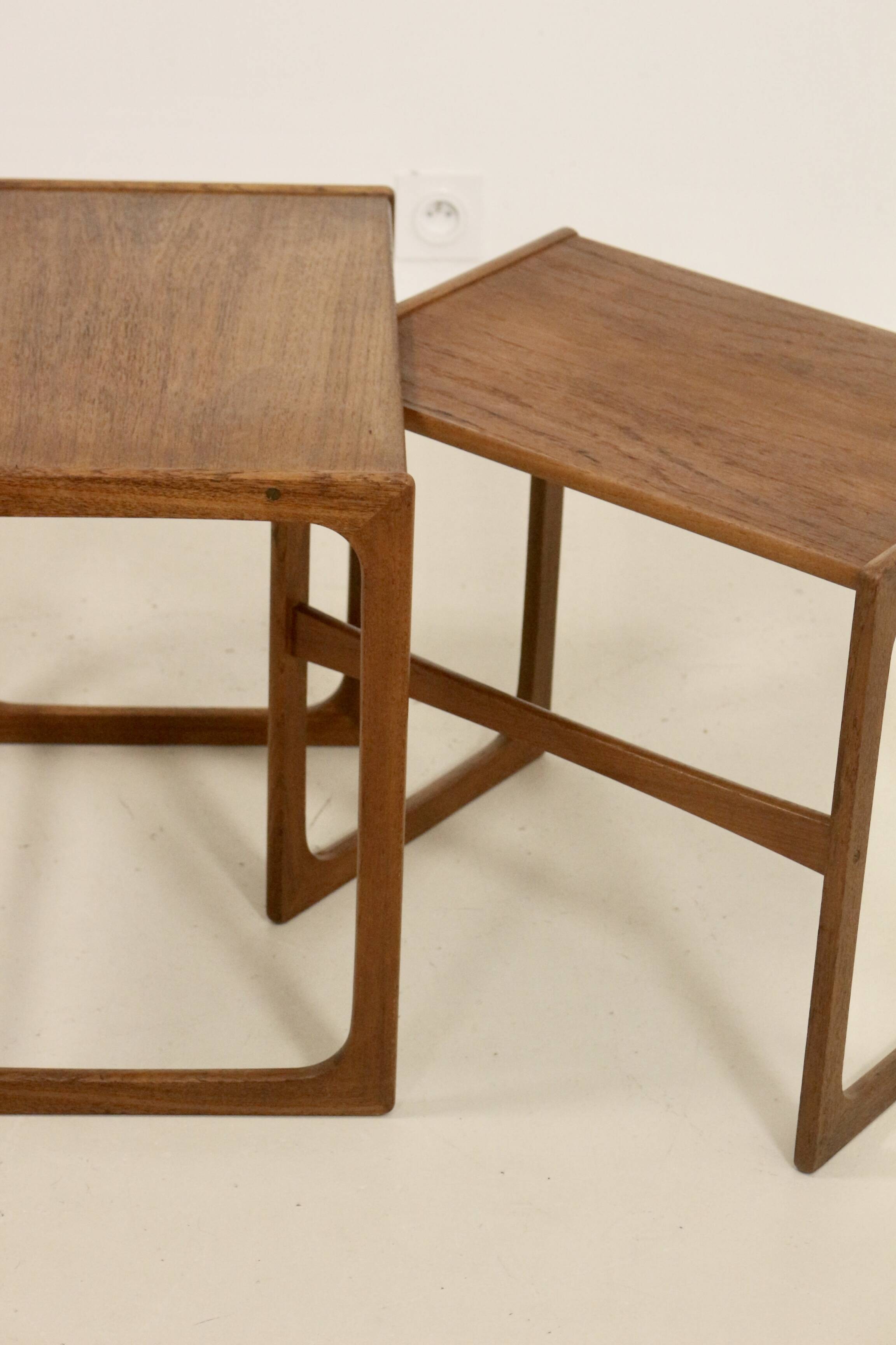Scandinavian nesting tables rn teak year 60. Ref twiny.