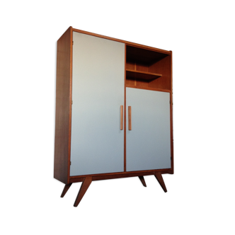 Asymmetrical scandinavian cabinet with compass feet