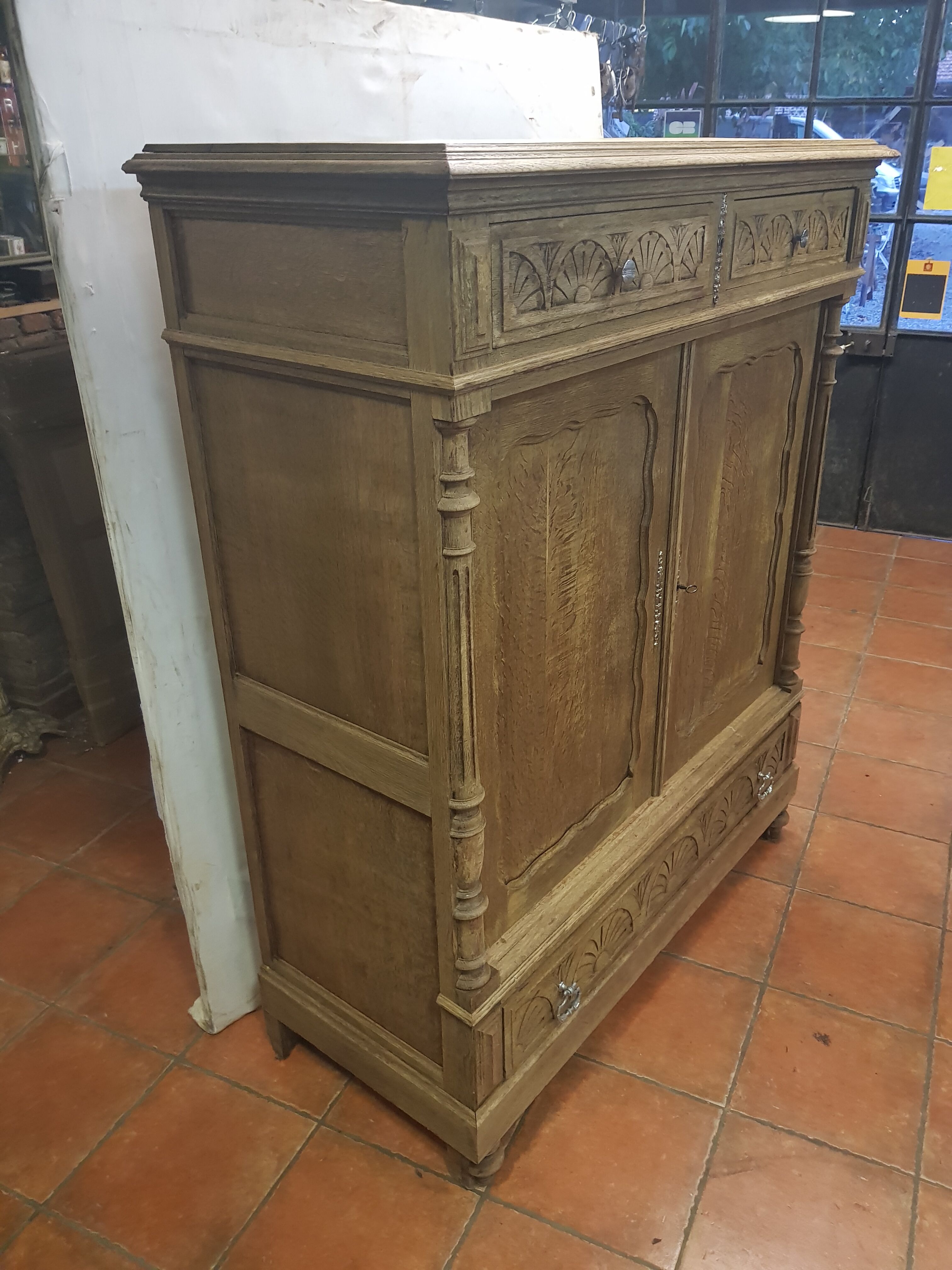 Parisian oak side board