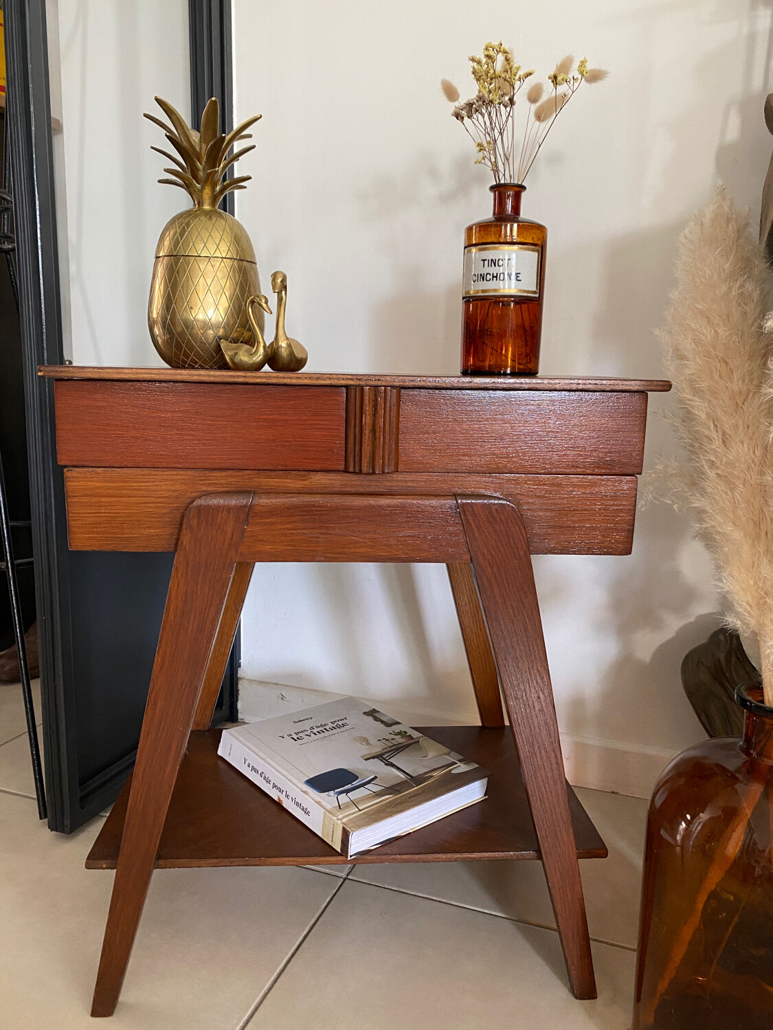 Vintage compass feet worker