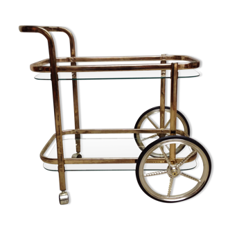 Rolling dessert in gold metal