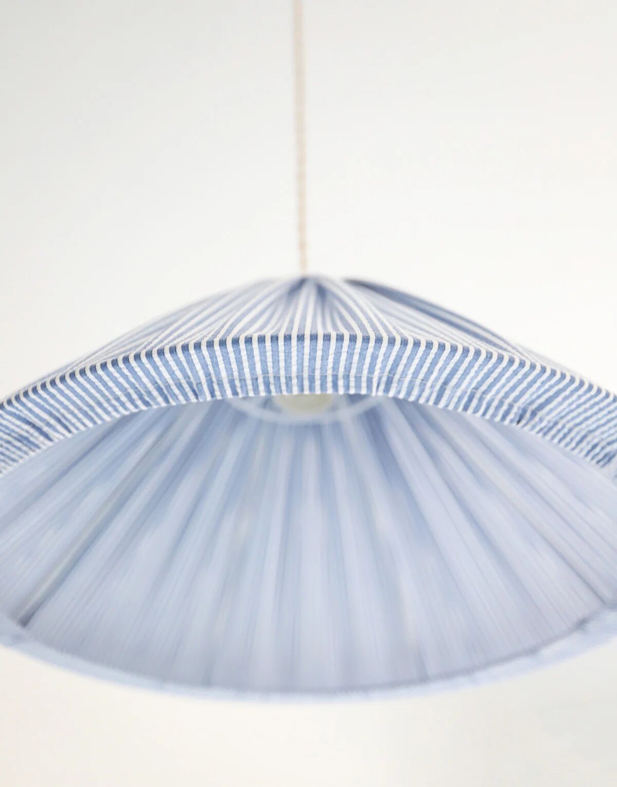 Conical suspension fine stripes Malala "marine"