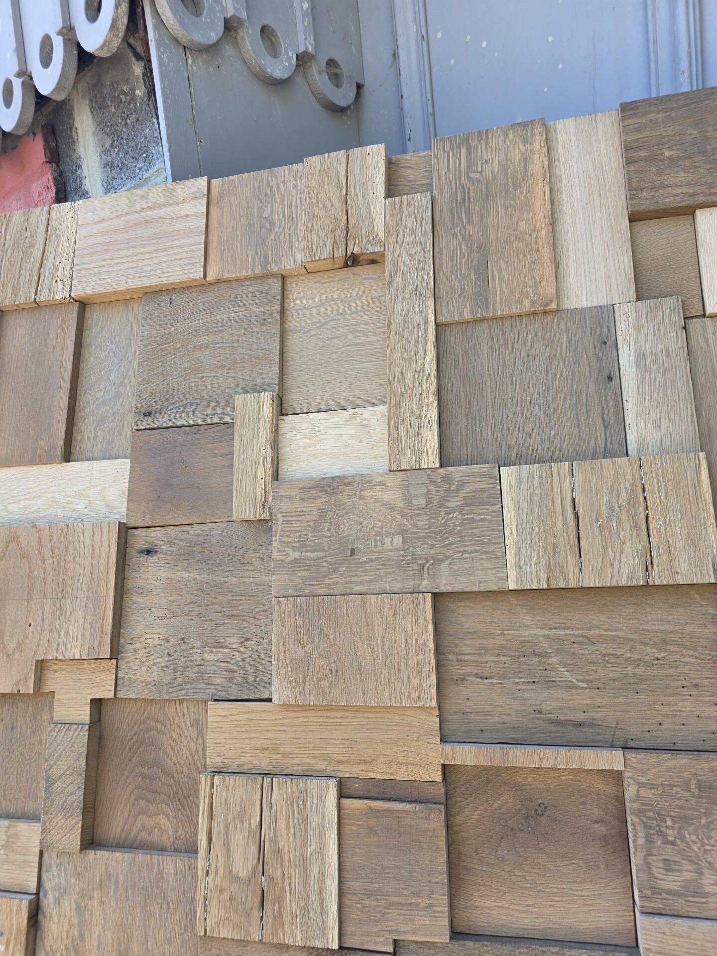 Decorative wall panel in solid oak