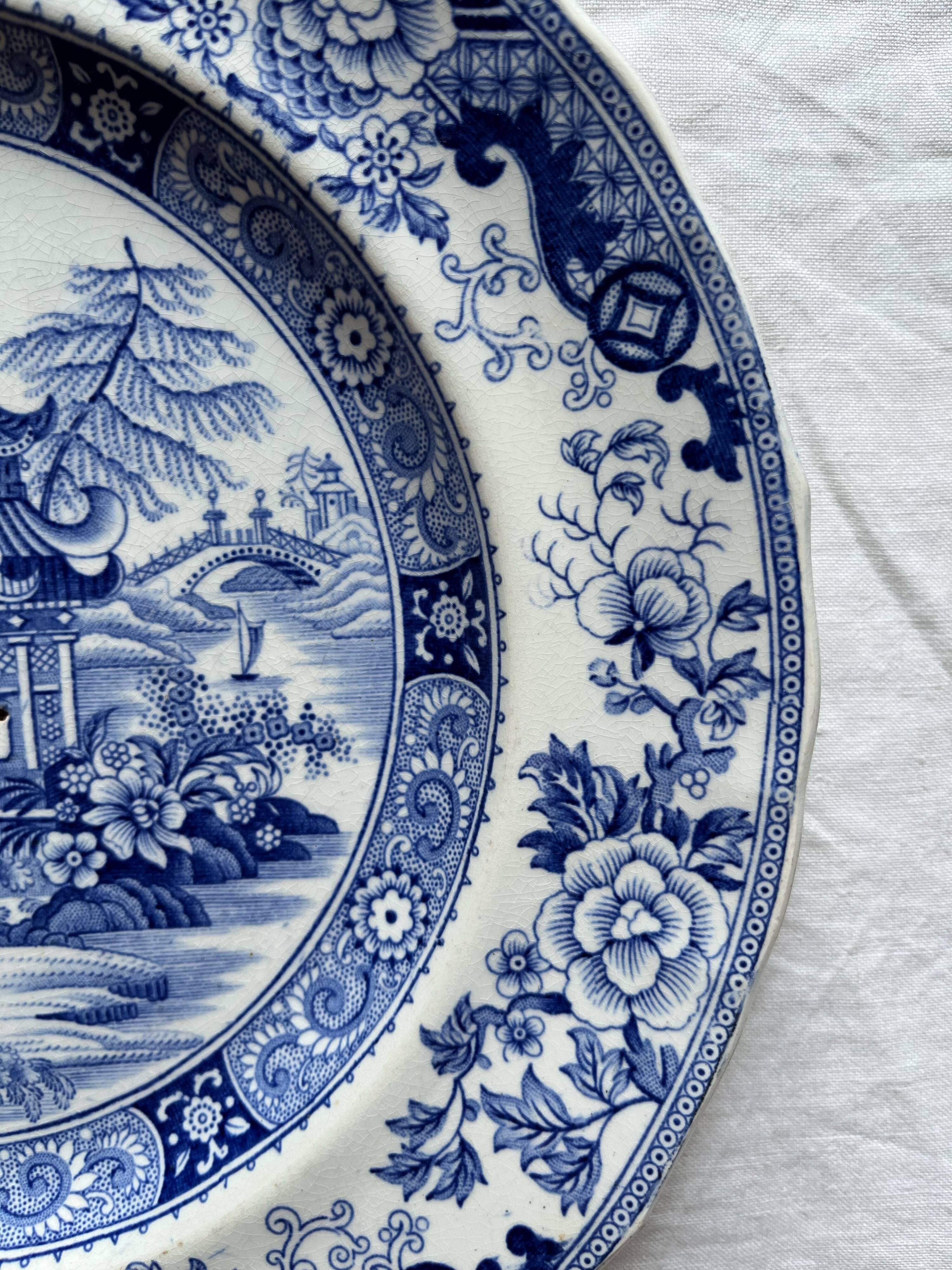 Assiette plate ancienne terre de fer décor japonisant Creil et Montereau