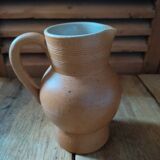 Pitcher carafe in sandstone of berry