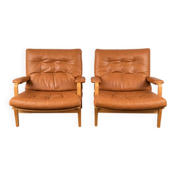 Pair of Ingrid model armchairs in beech and leather by Bruno Mathsson for Dux Ingrid Lounge Chairs, Denmark, 1960.