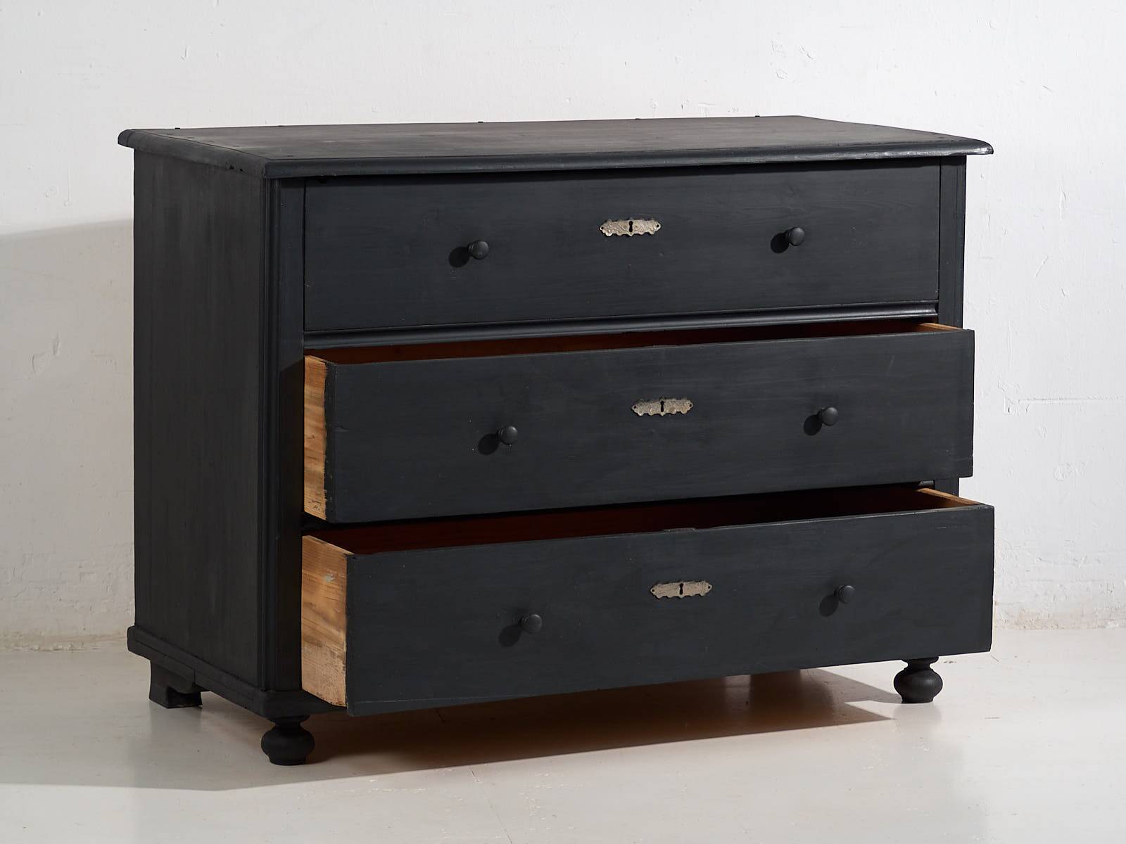Antique chest of drawers in dark tones (c.1920)
