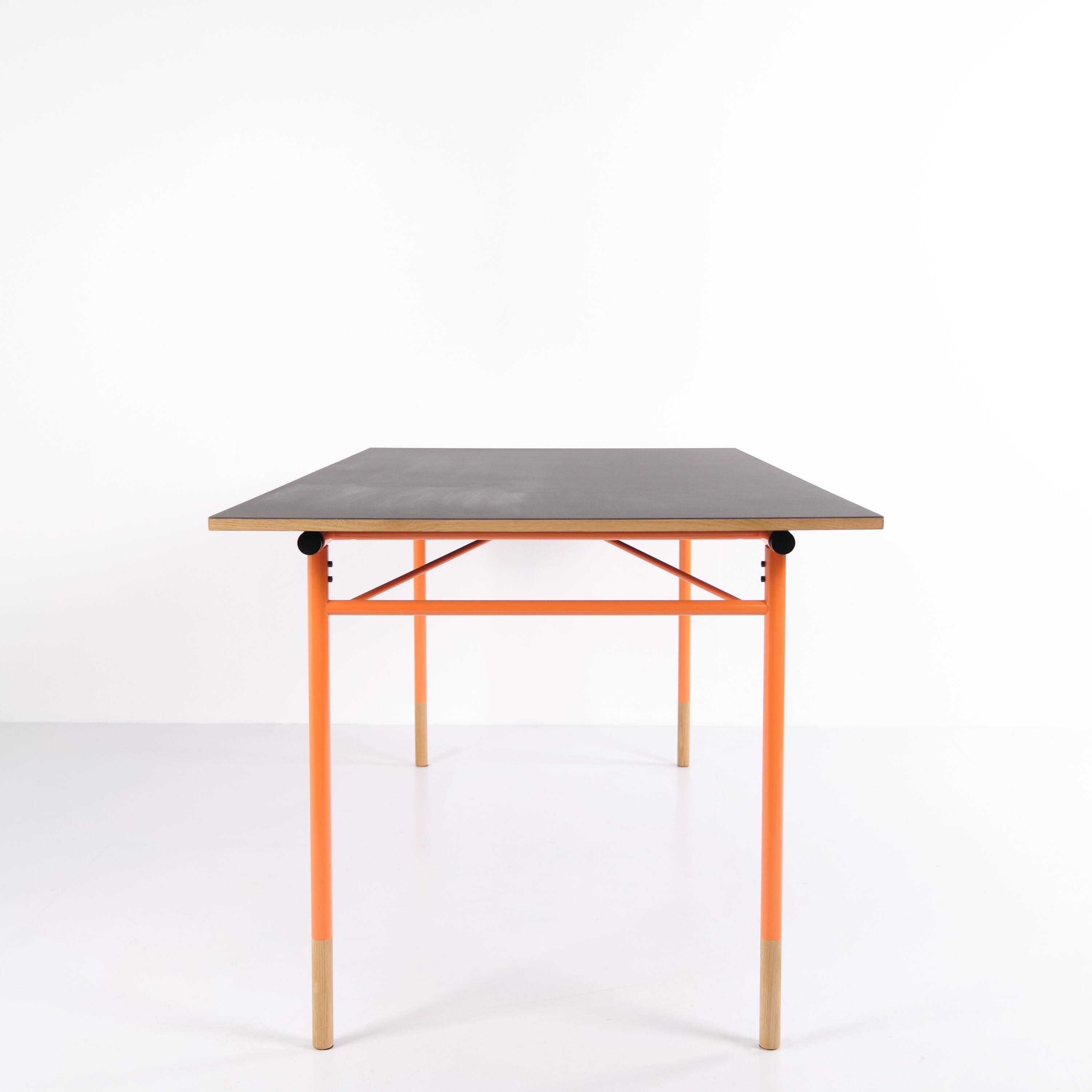 Table à manger Nyhavn – Finn Juhl – Maison de Finn Juhl – linoléum gris – pin de l'Oregon – 2015