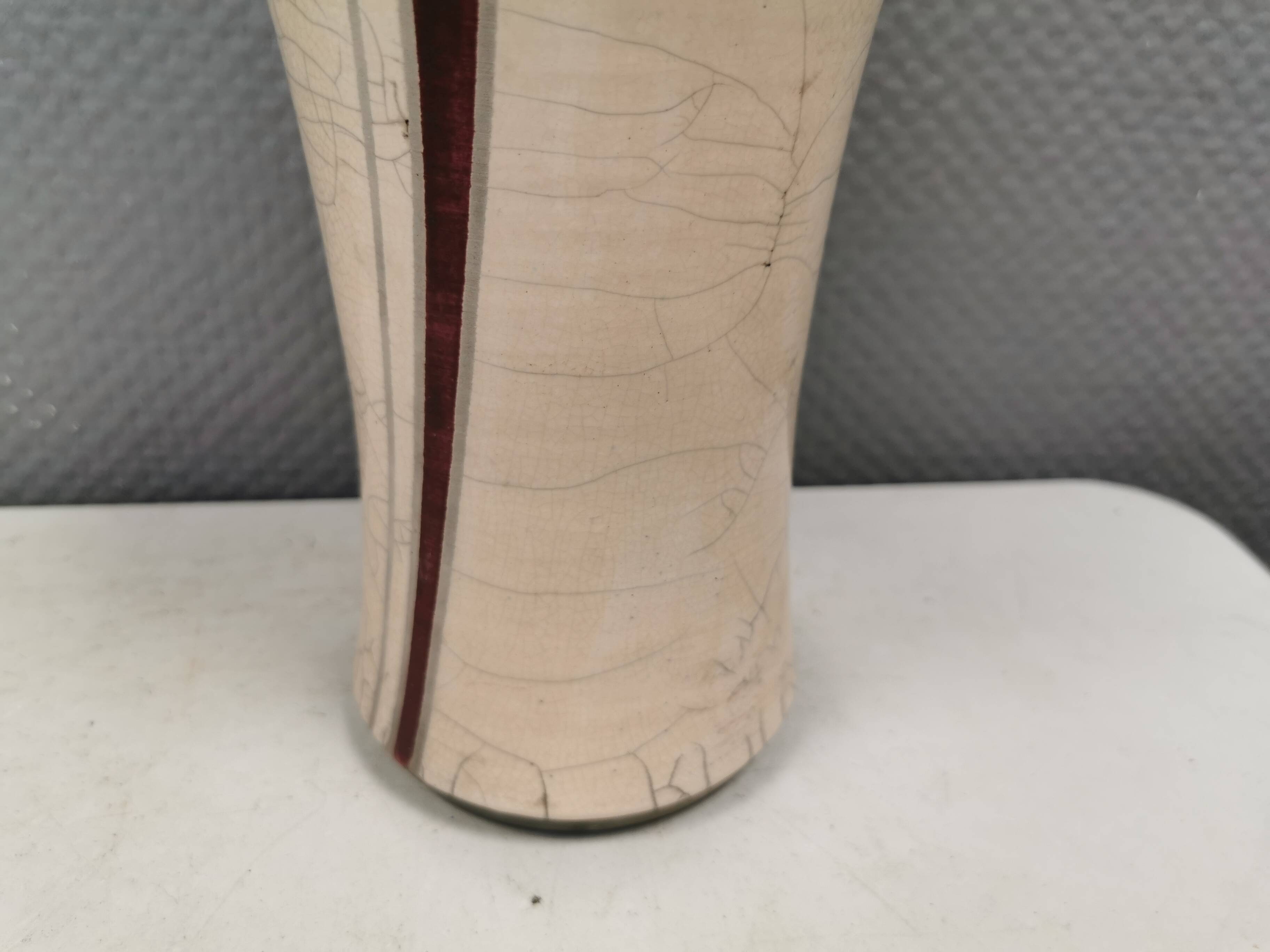 Table lamp in crackled ceramic with brass top, by Jenkin, 1970s.