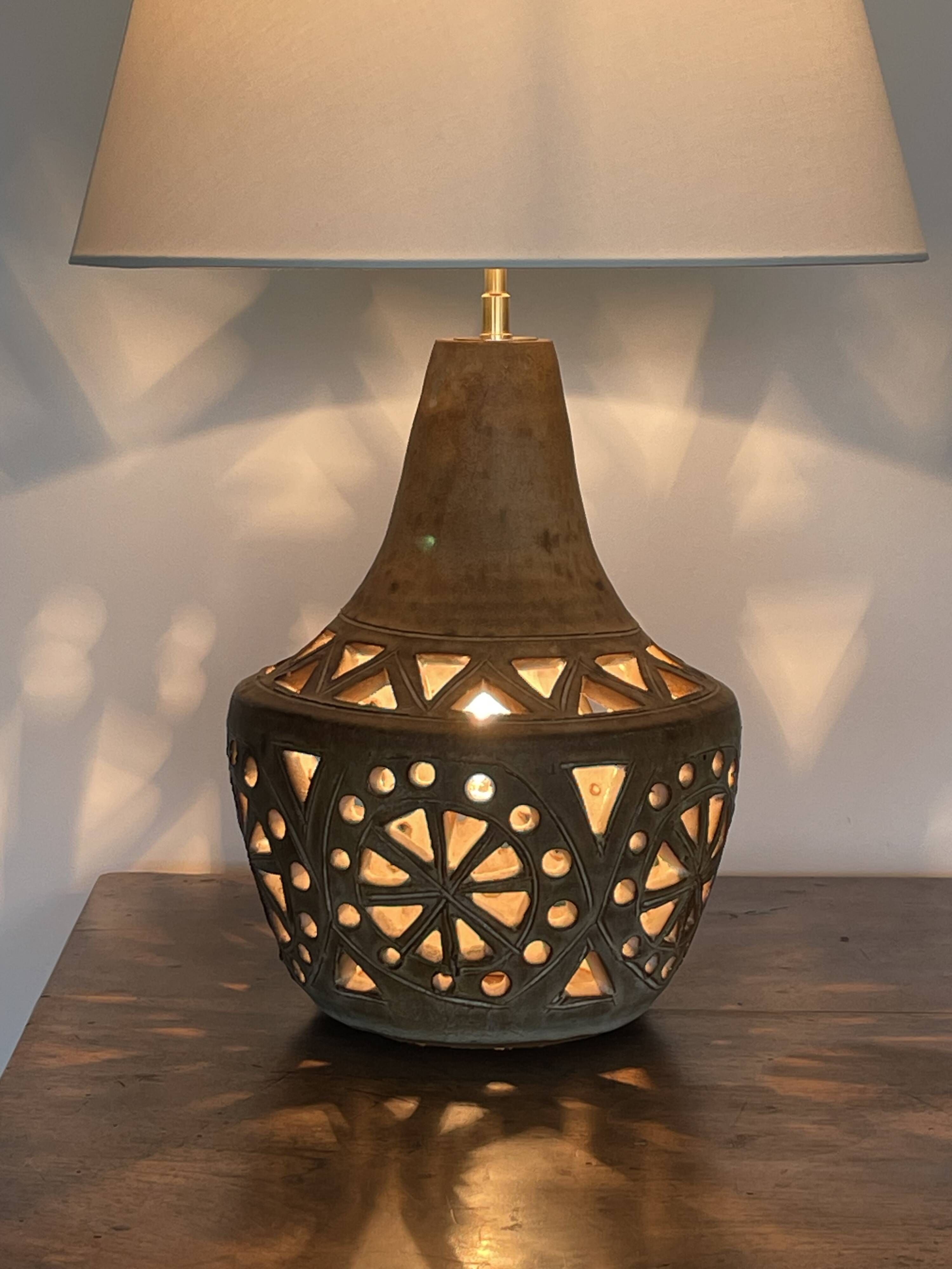 Lampe en  grès signée agnes escala
